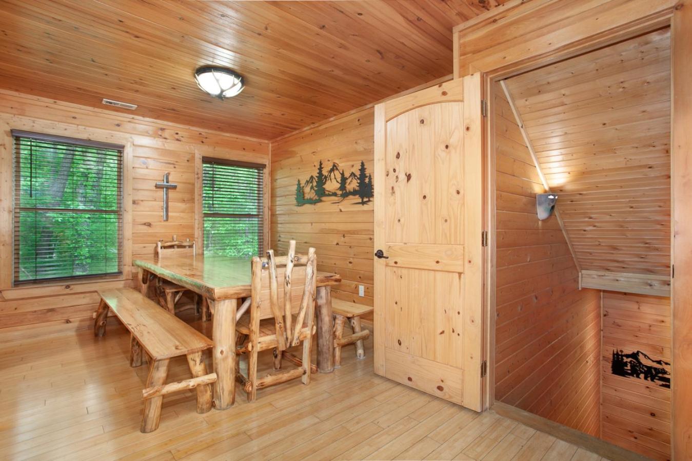 Smokies Cabin Life View Hot Tub Grill Game Room