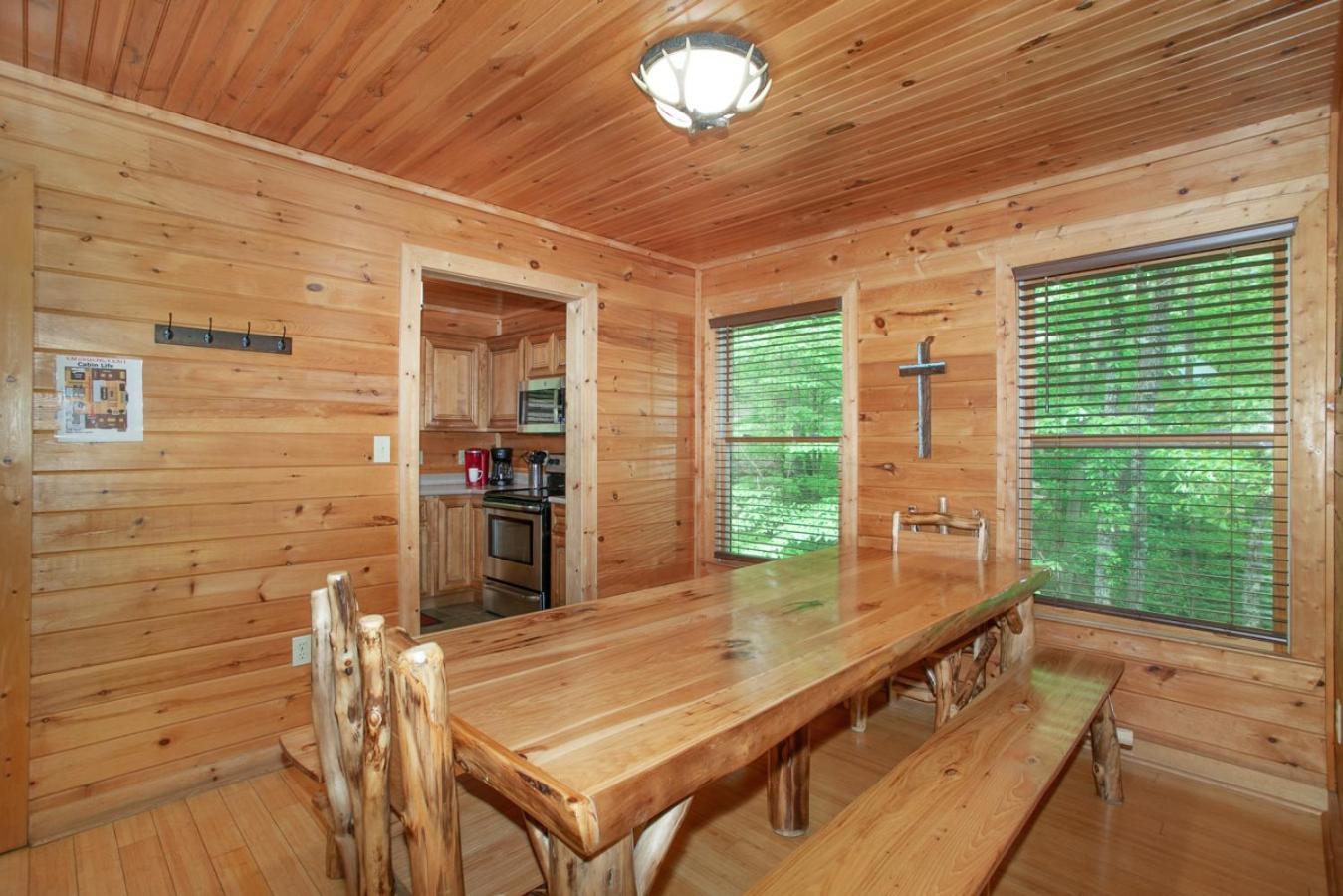 Smokies Cabin Life View Hot Tub Grill Game Room