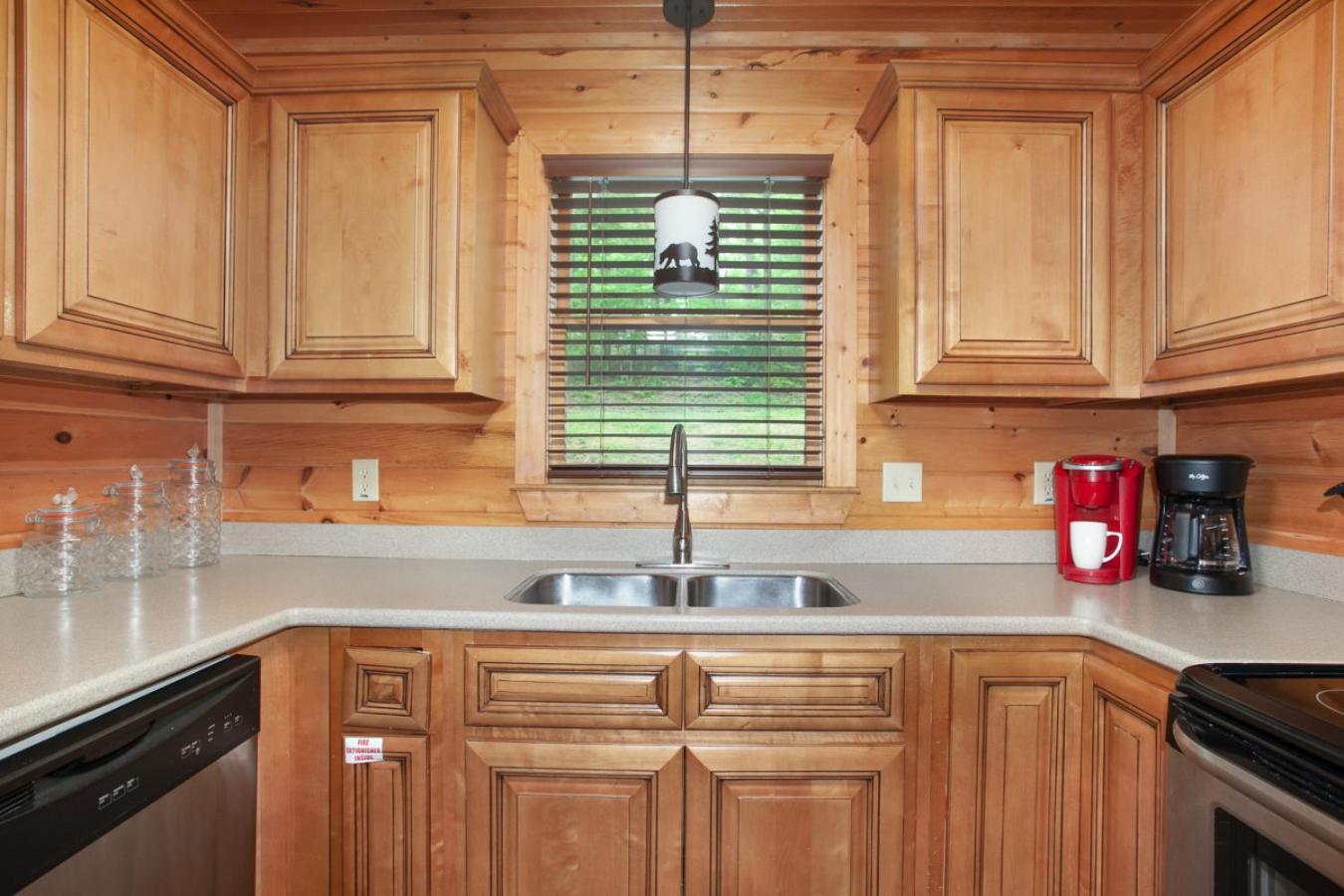 Smokies Cabin Life View Hot Tub Grill Game Room
