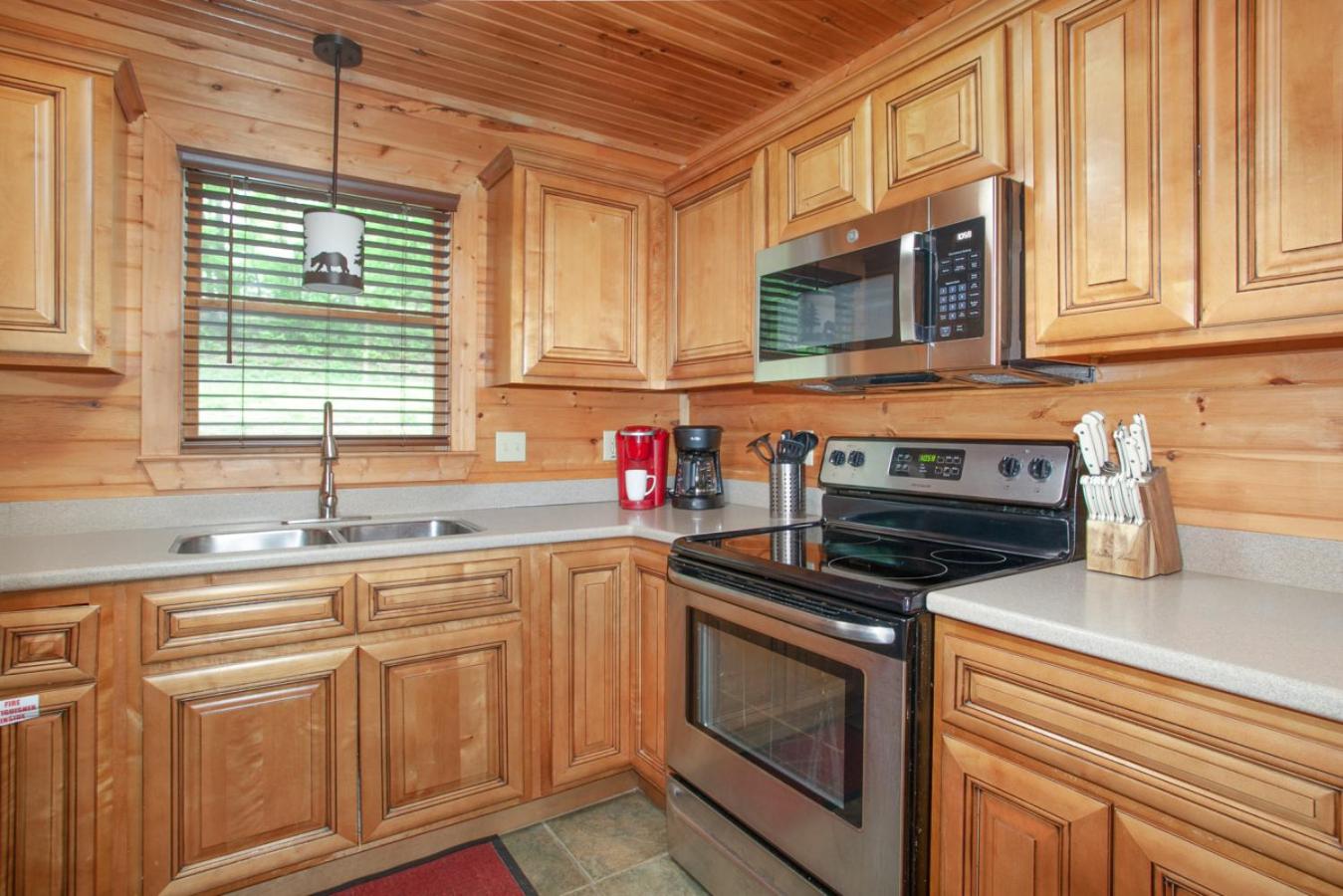 Smokies Cabin Life View Hot Tub Grill Game Room
