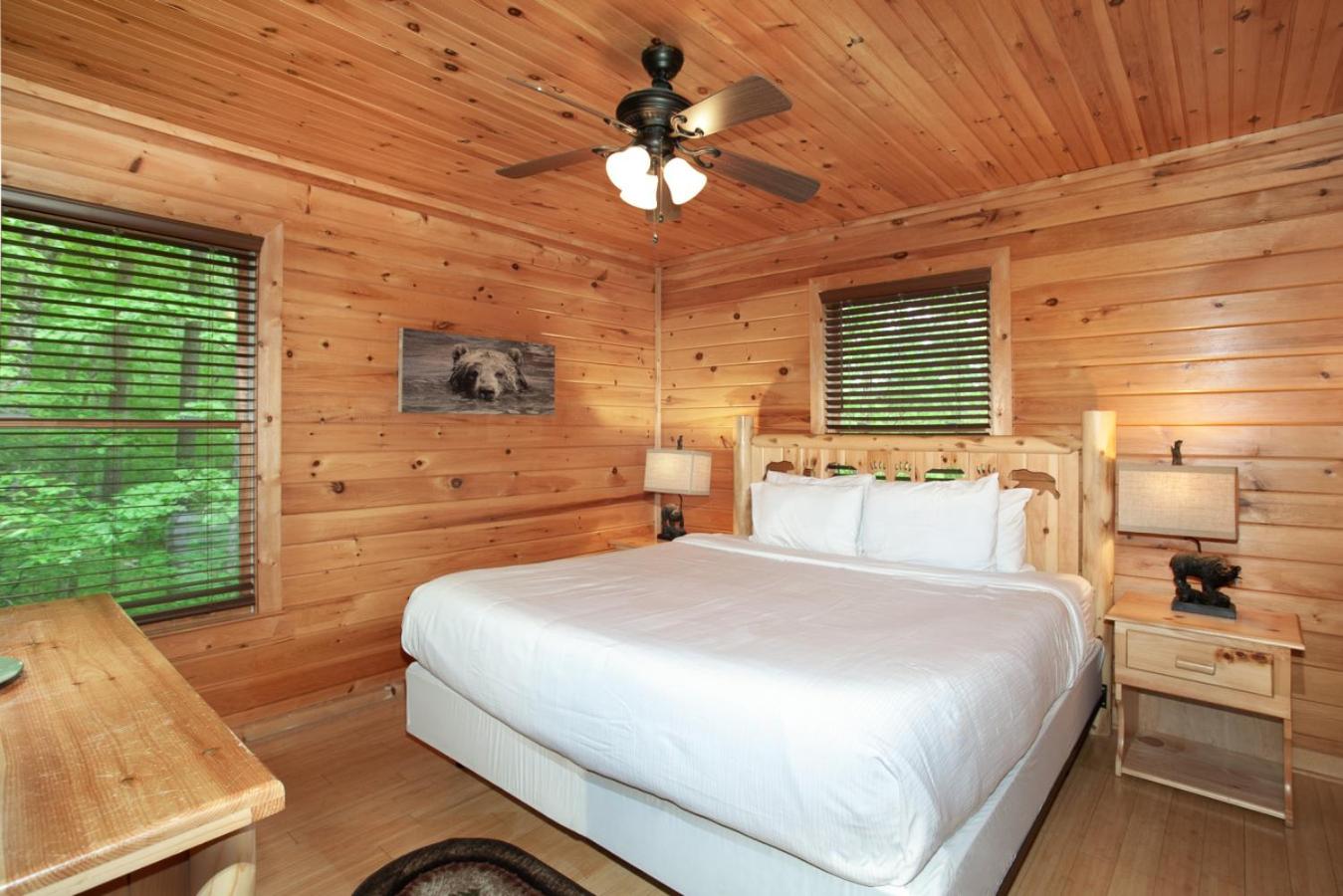 Smokies Cabin Life View Hot Tub Grill Game Room