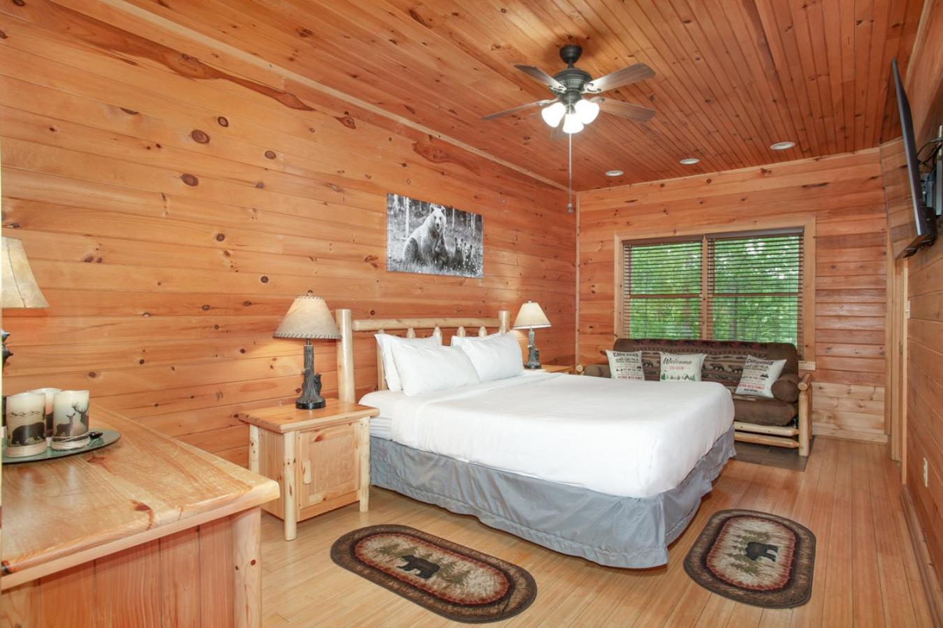 Smokies Cabin Life View Hot Tub Grill Game Room