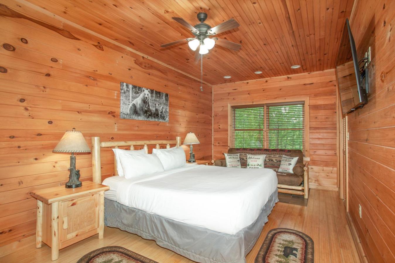 Smokies Cabin Life View Hot Tub Grill Game Room