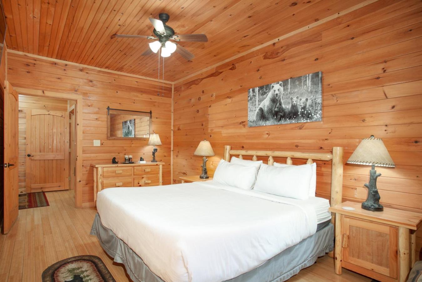 Smokies Cabin Life View Hot Tub Grill Game Room