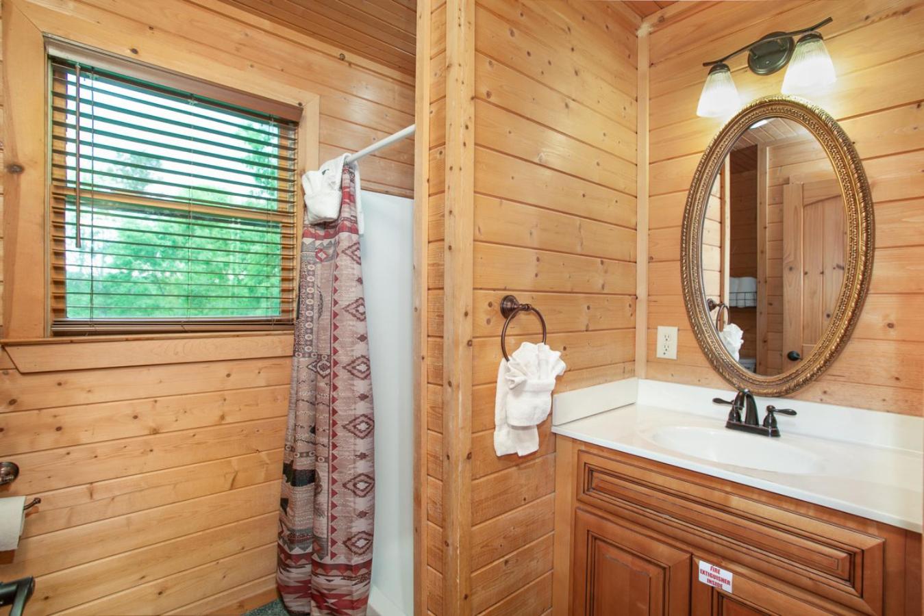 Smokies Cabin Life View Hot Tub Grill Game Room