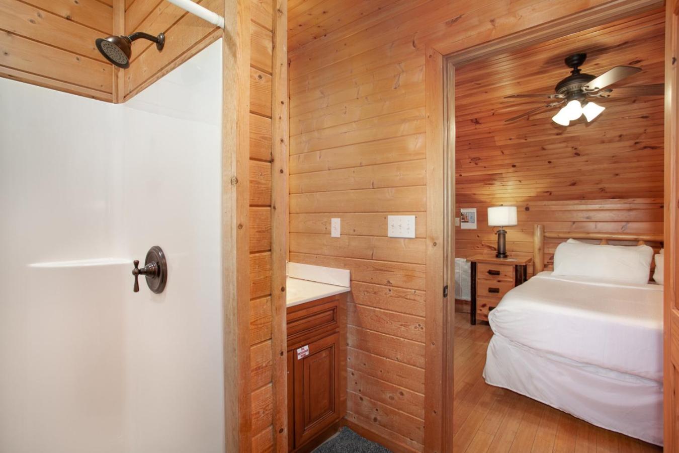 Smokies Cabin Life View Hot Tub Grill Game Room