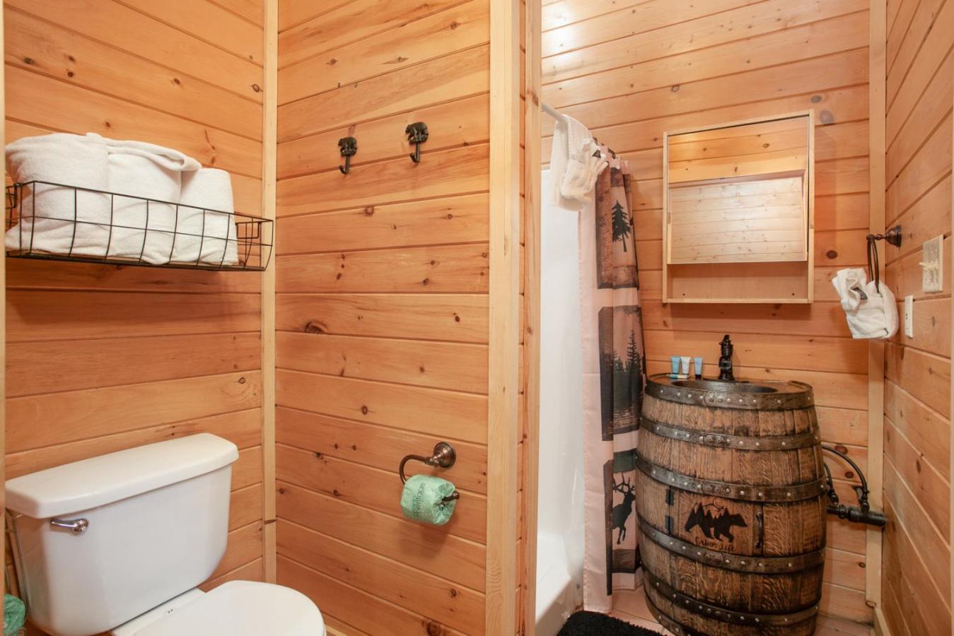 Smokies Cabin Life View Hot Tub Grill Game Room