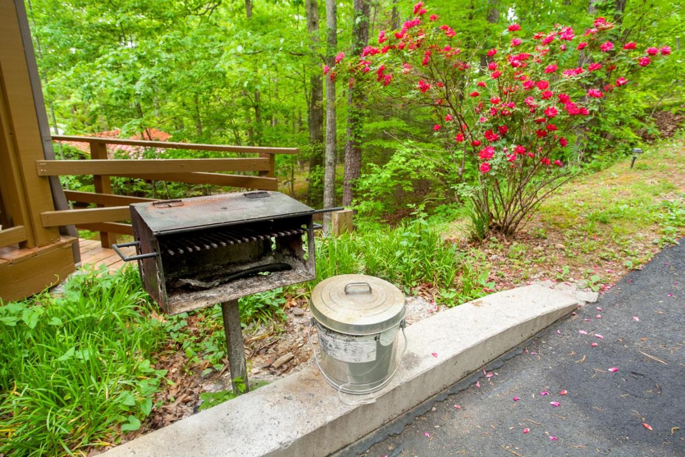 Smokies Cabin Life View Hot Tub Grill Game Room