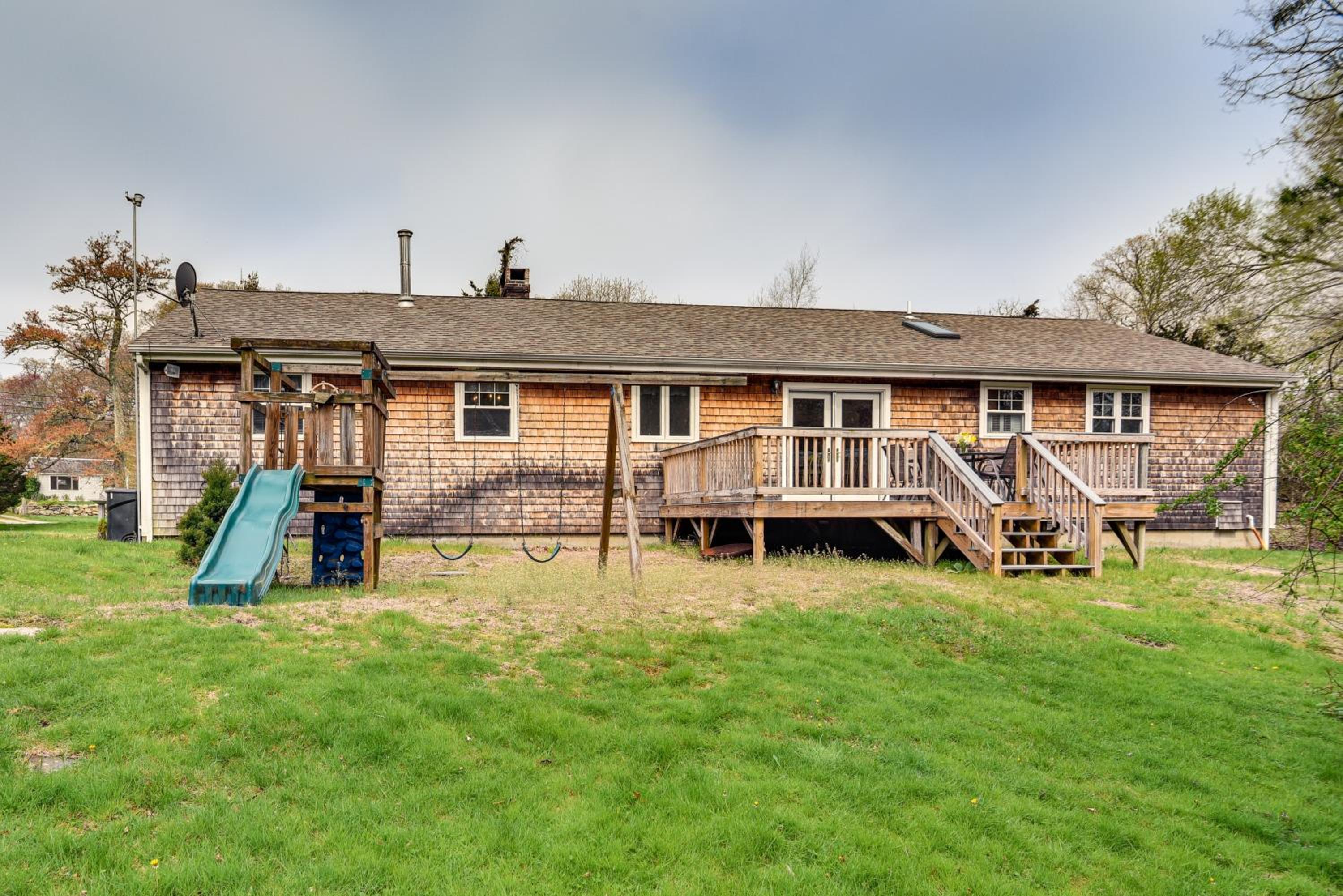 6 Mi to Beach Family Home in Little Compton!