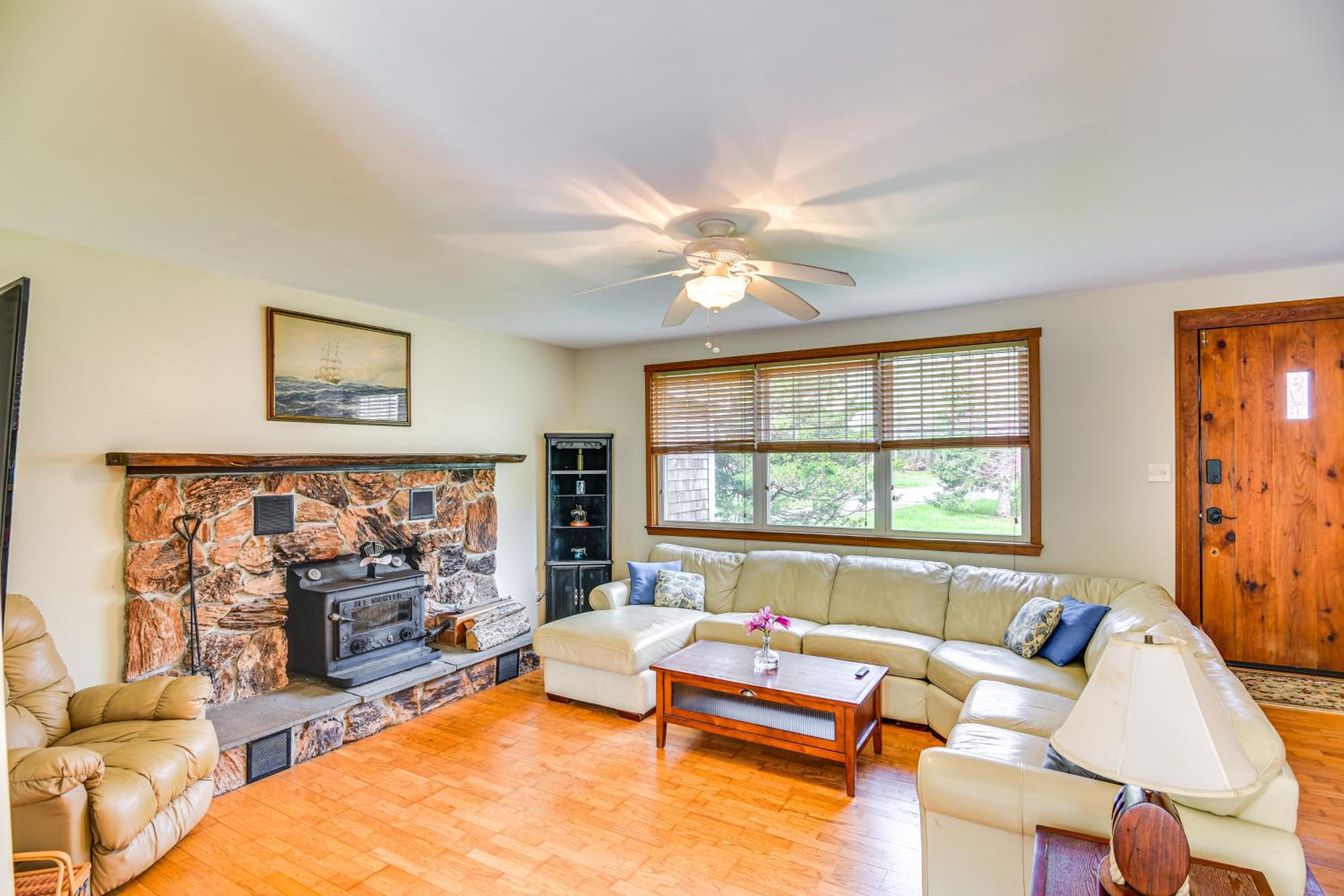 6 Mi to Beach Family Home in Little Compton!