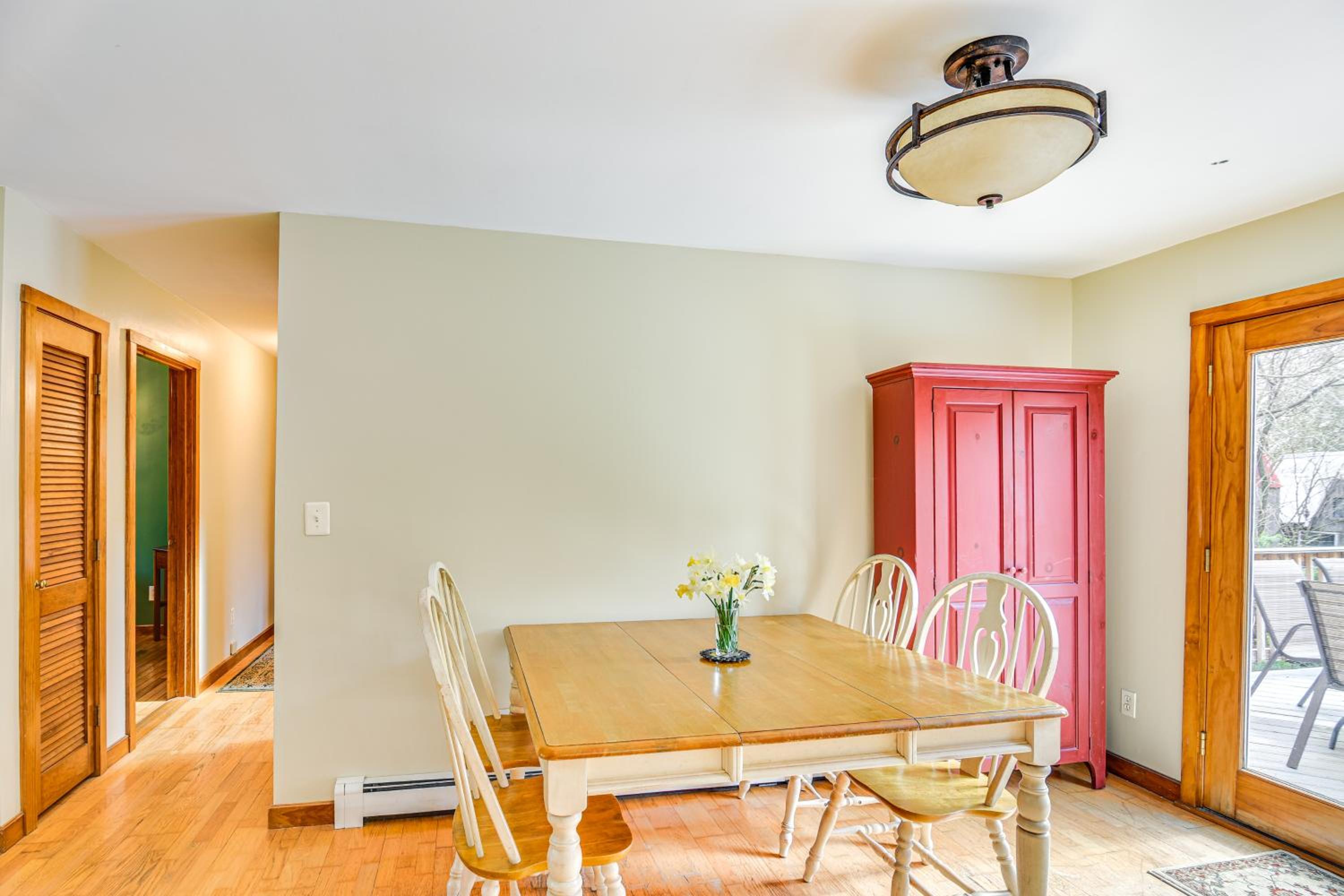 6 Mi to Beach Family Home in Little Compton!