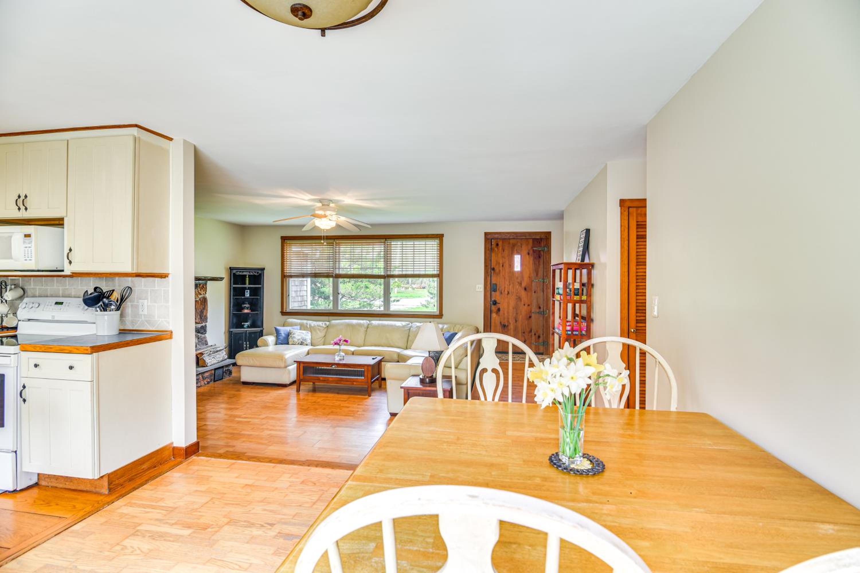 6 Mi to Beach Family Home in Little Compton!
