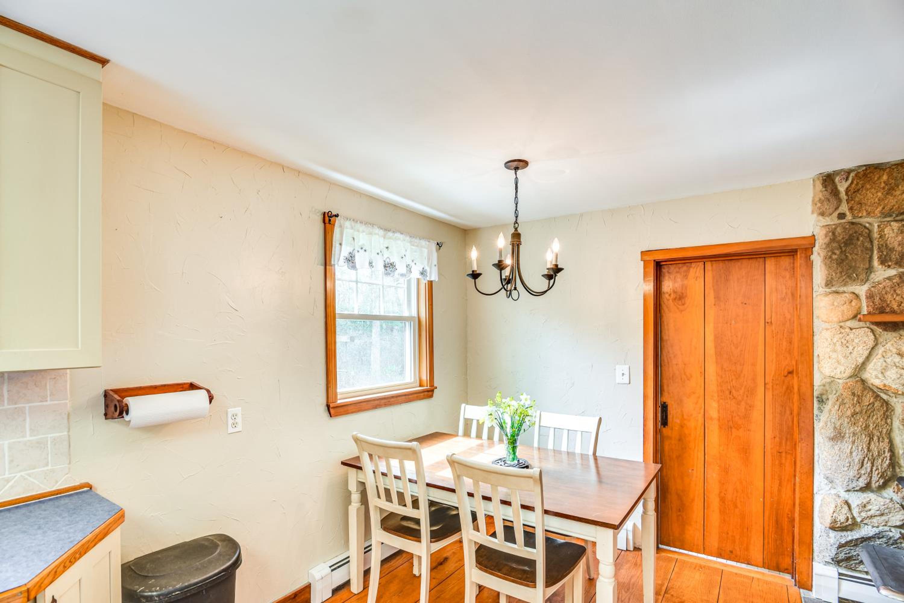 6 Mi to Beach Family Home in Little Compton!