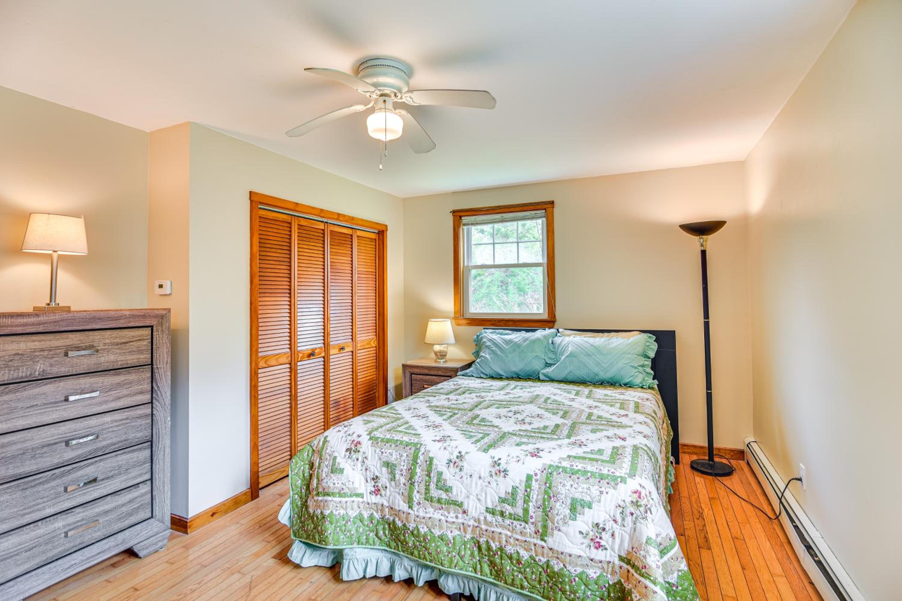 6 Mi to Beach Family Home in Little Compton!