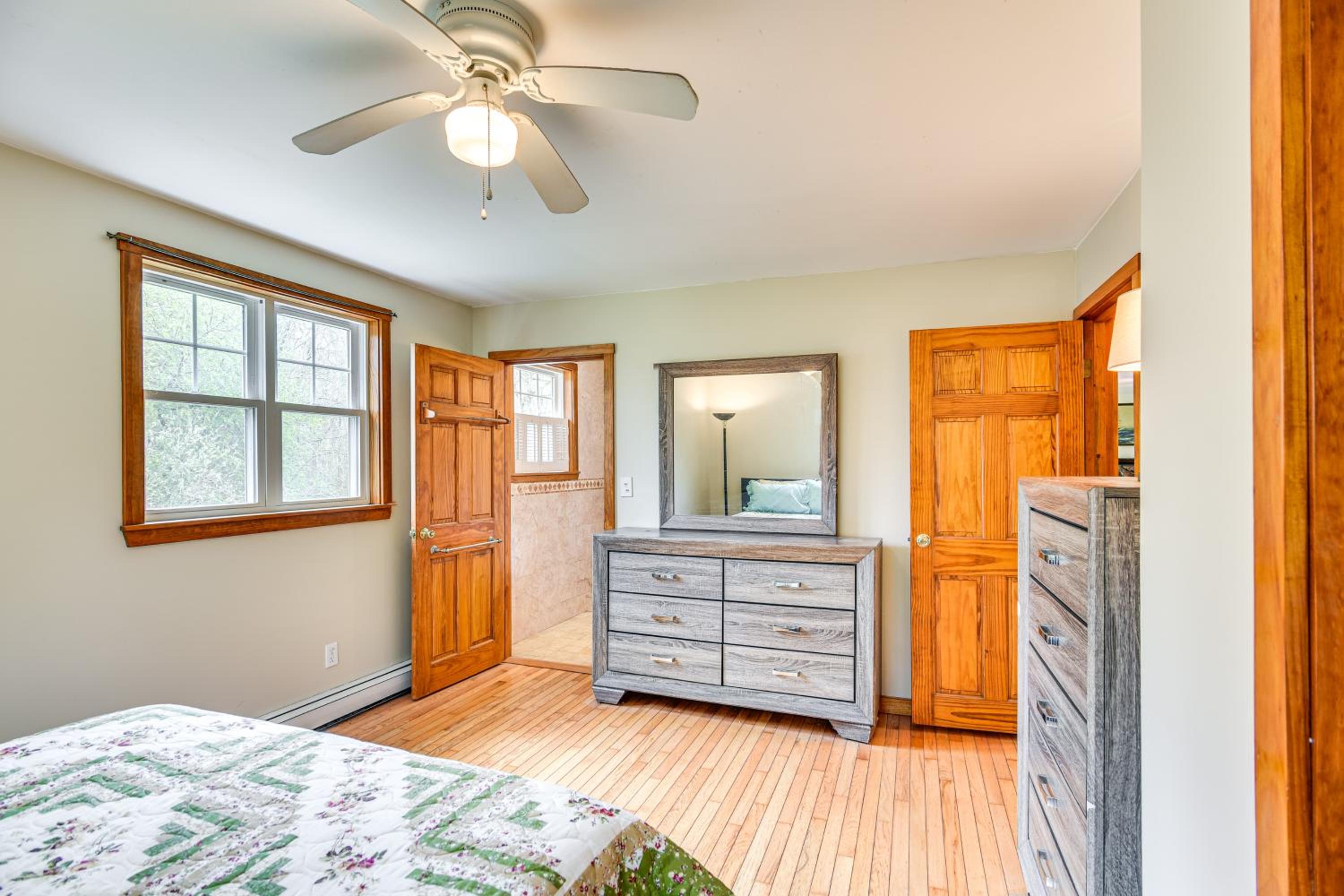 6 Mi to Beach Family Home in Little Compton!