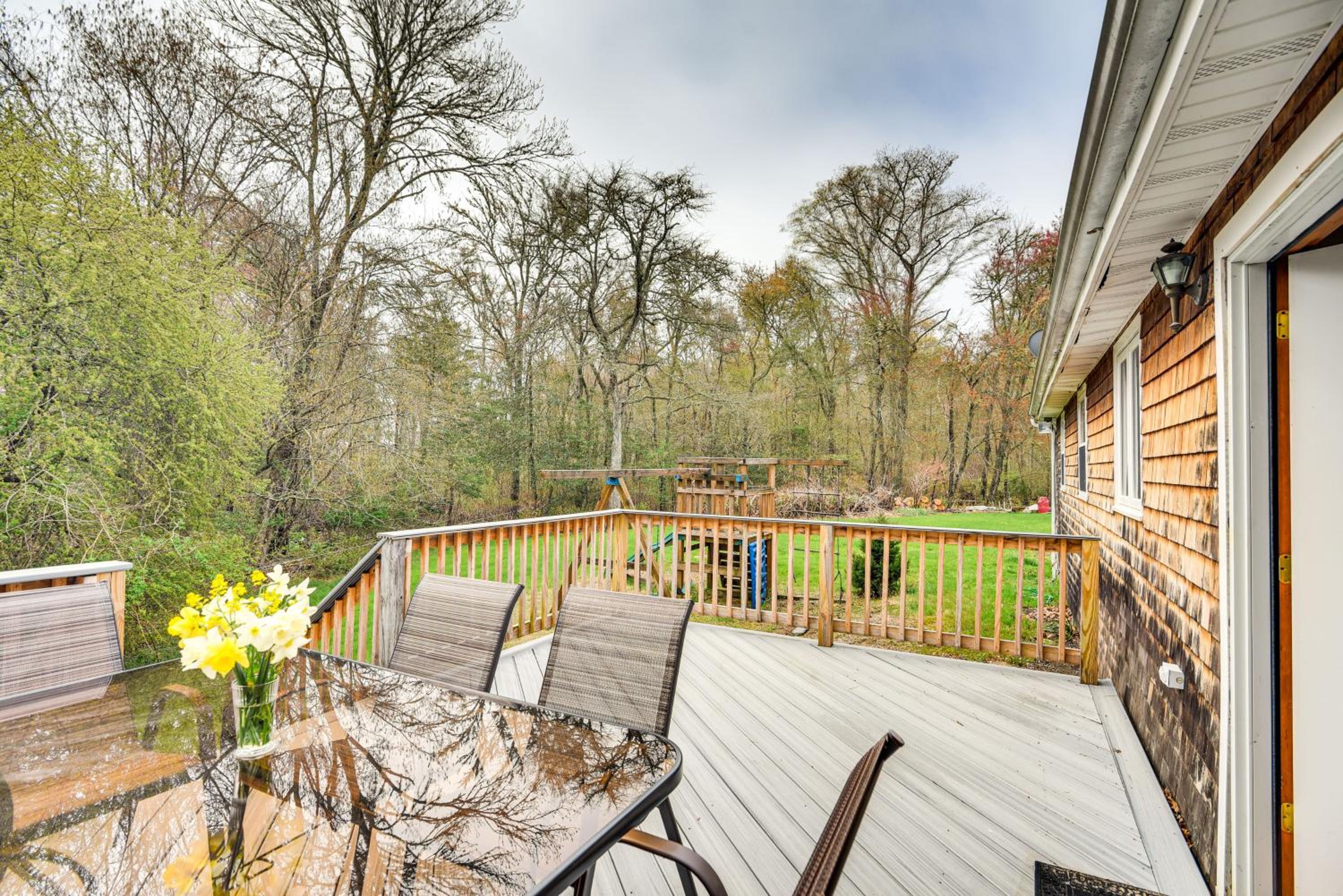 6 Mi to Beach Family Home in Little Compton!