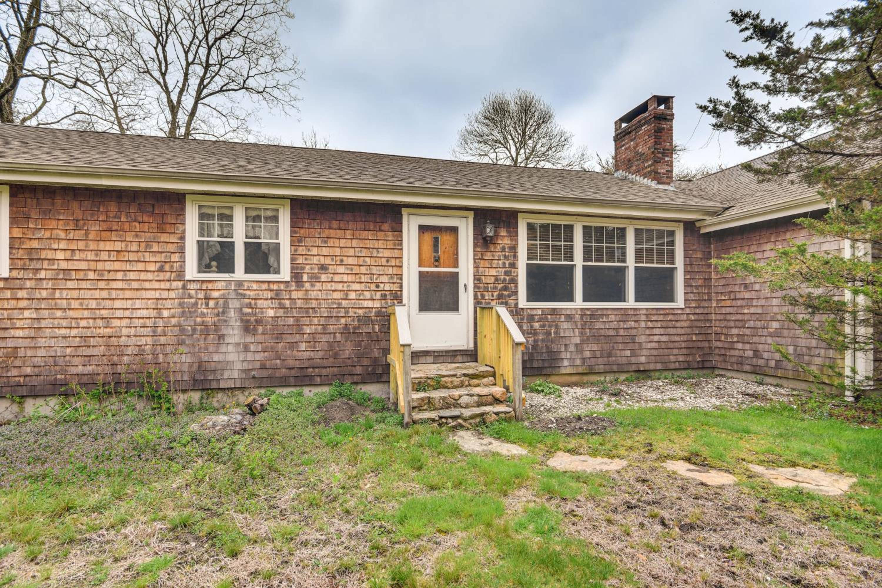 6 Mi to Beach Family Home in Little Compton!