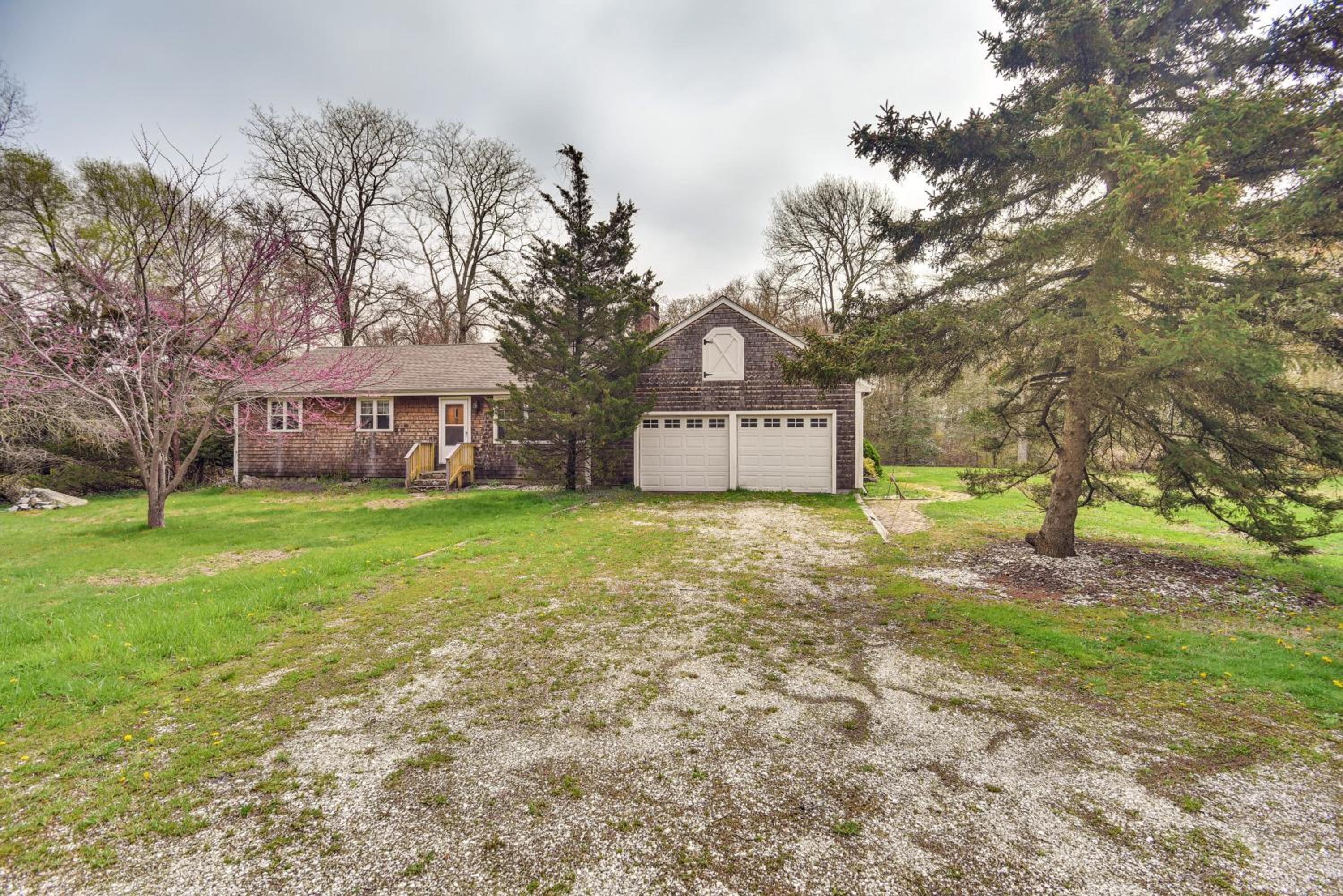 6 Mi to Beach Family Home in Little Compton!