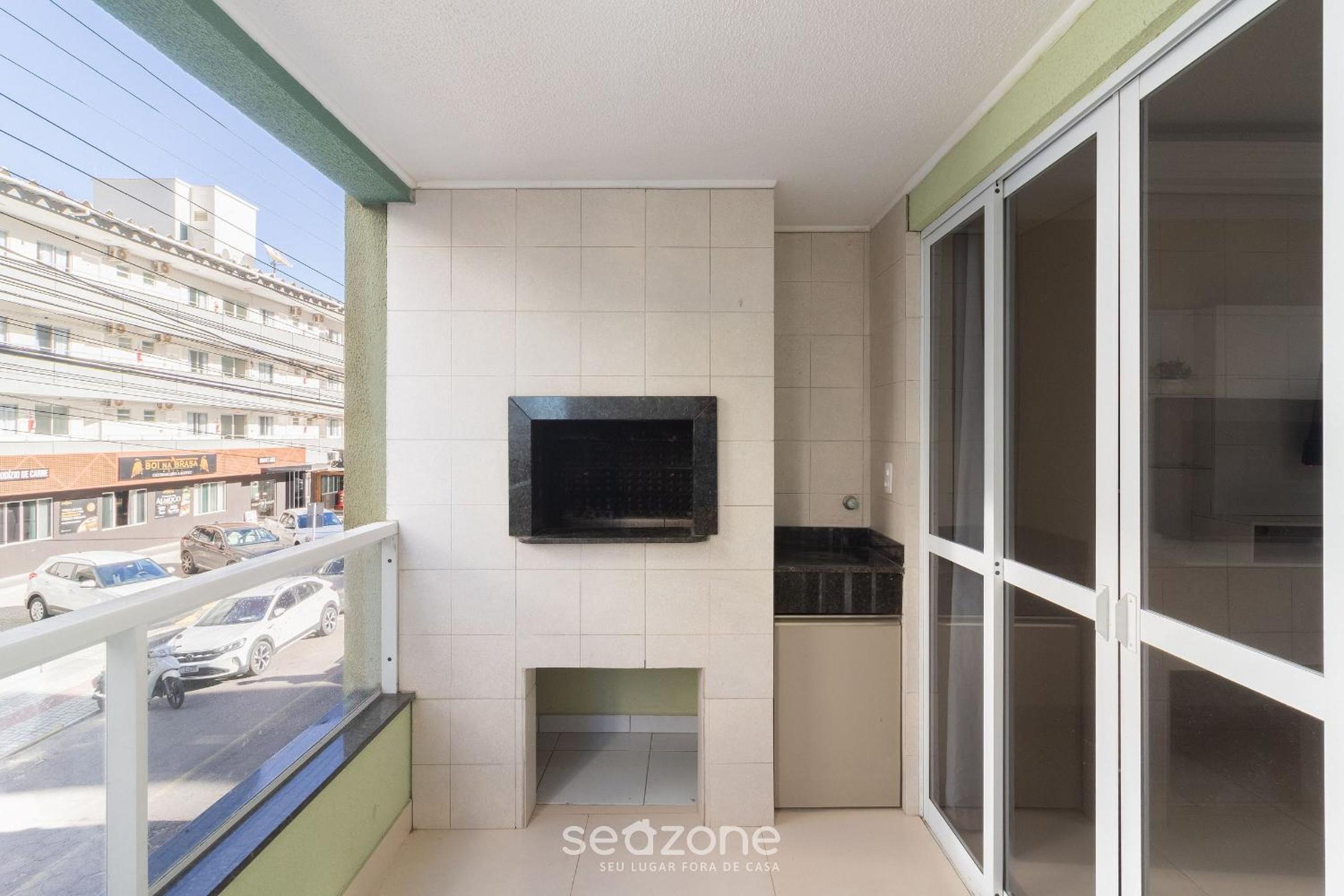 Fully equipped apartments steps from the sea in Meia Praia – OBS