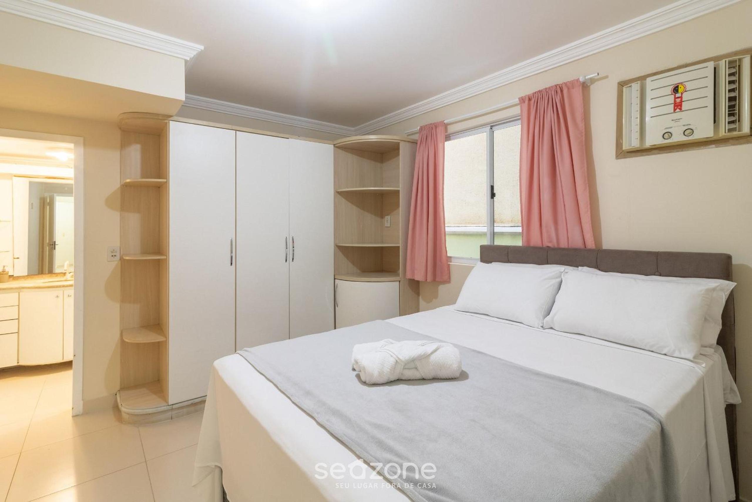 Fully equipped apartments steps from the sea in Meia Praia – OBS