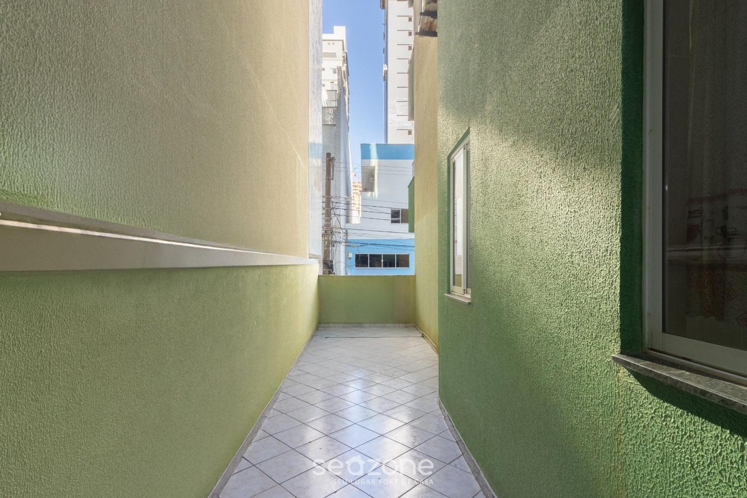 Fully equipped apartments steps from the sea in Meia Praia – OBS
