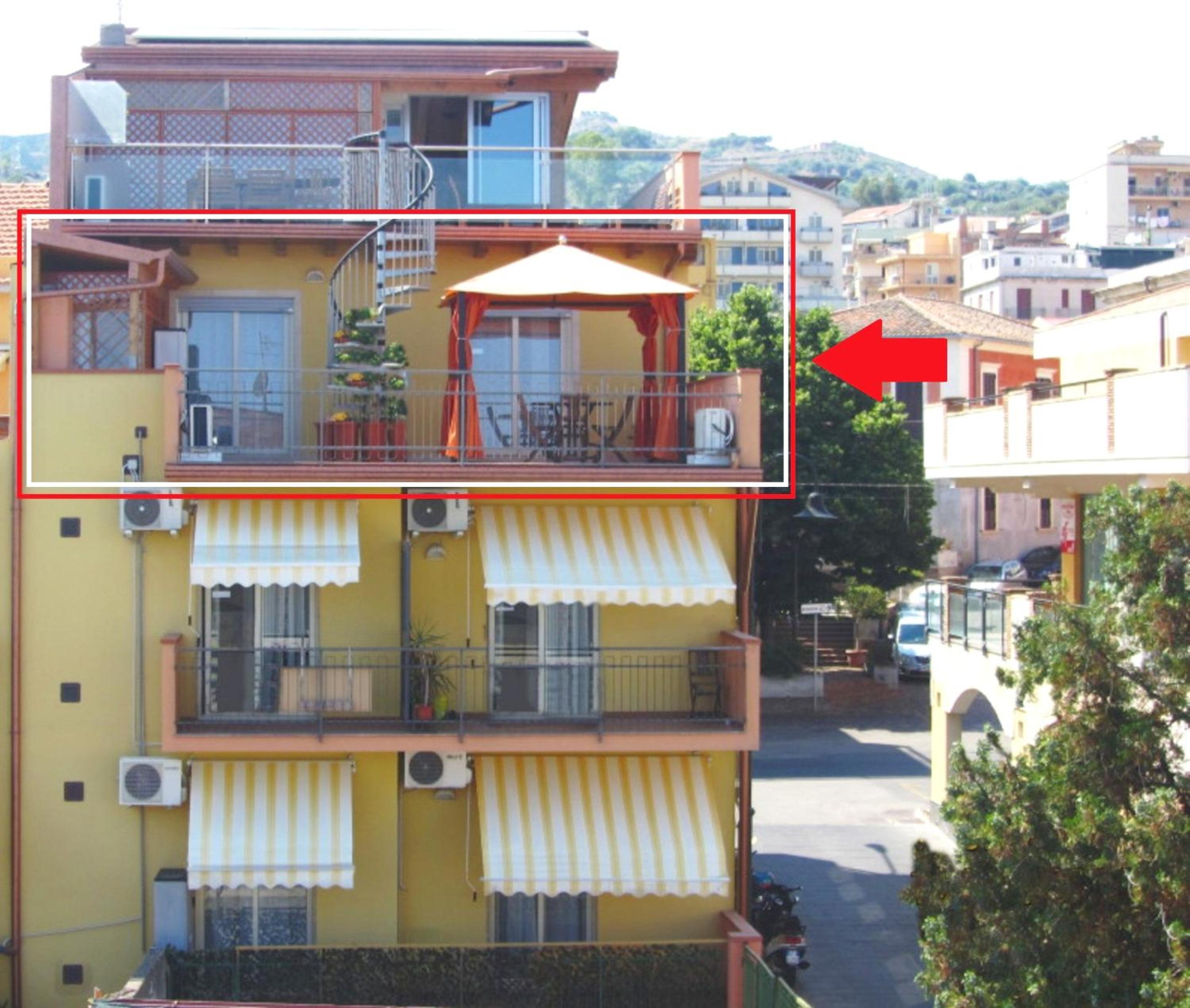 Pozzo Lazzaro Apartments view 3