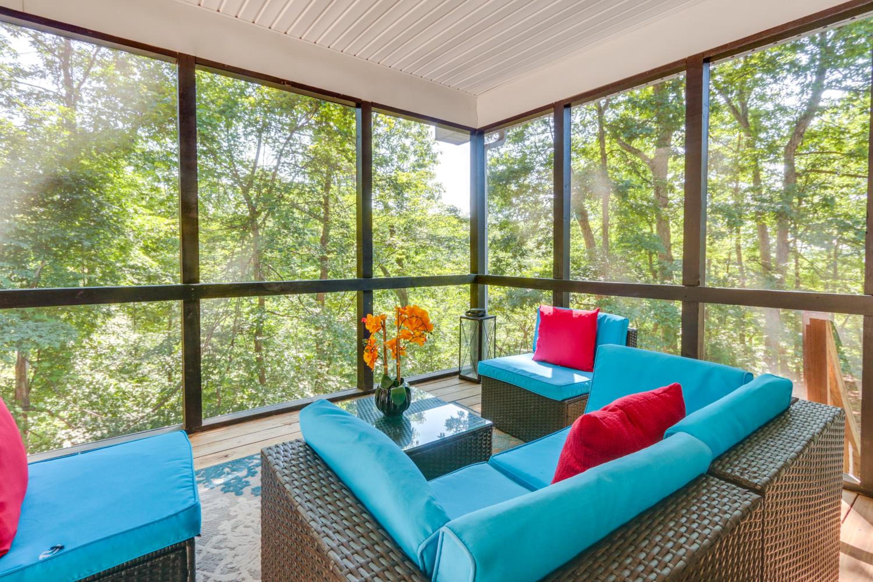 Golf and Hike Home with Resort Perks in Hedgesville