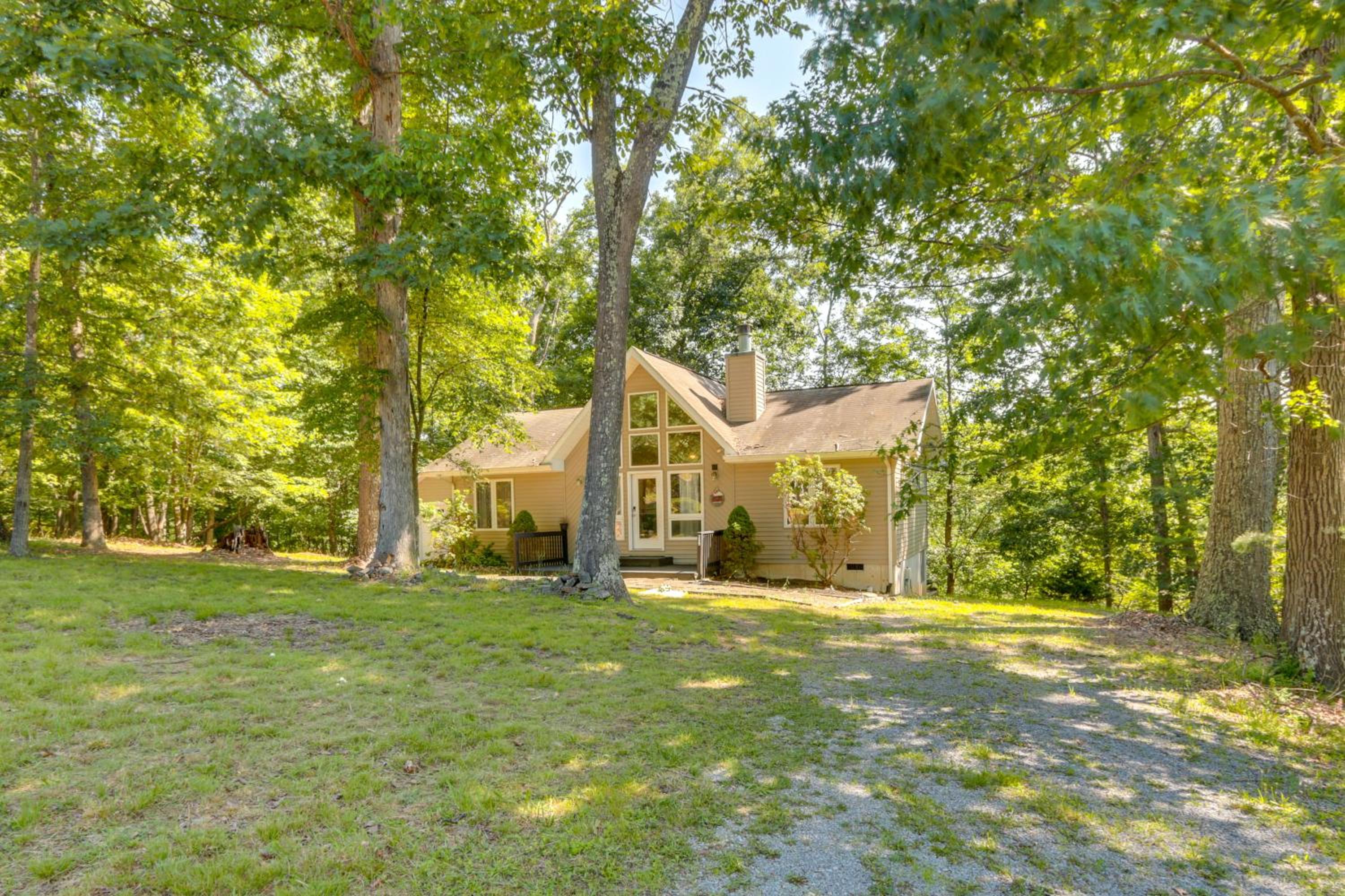 Golf and Hike Home with Resort Perks in Hedgesville