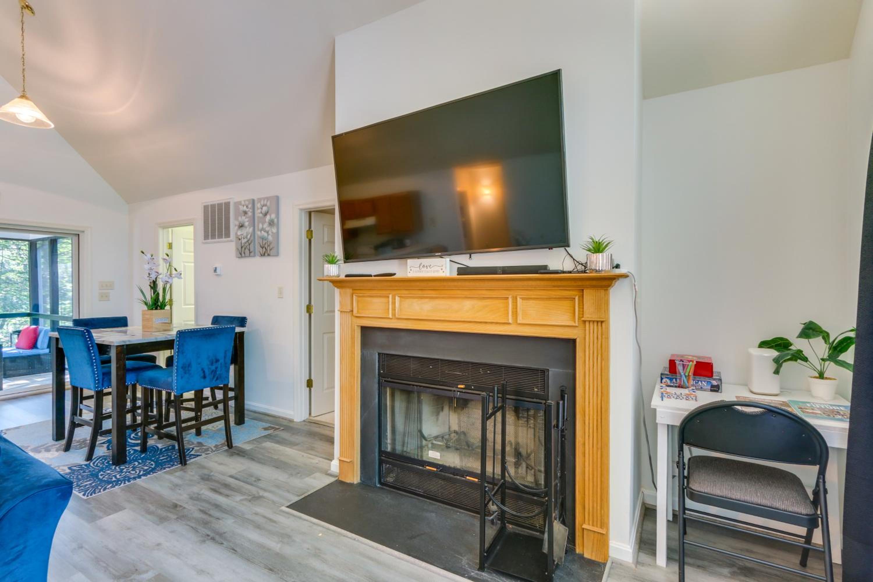 Golf and Hike Home with Resort Perks in Hedgesville