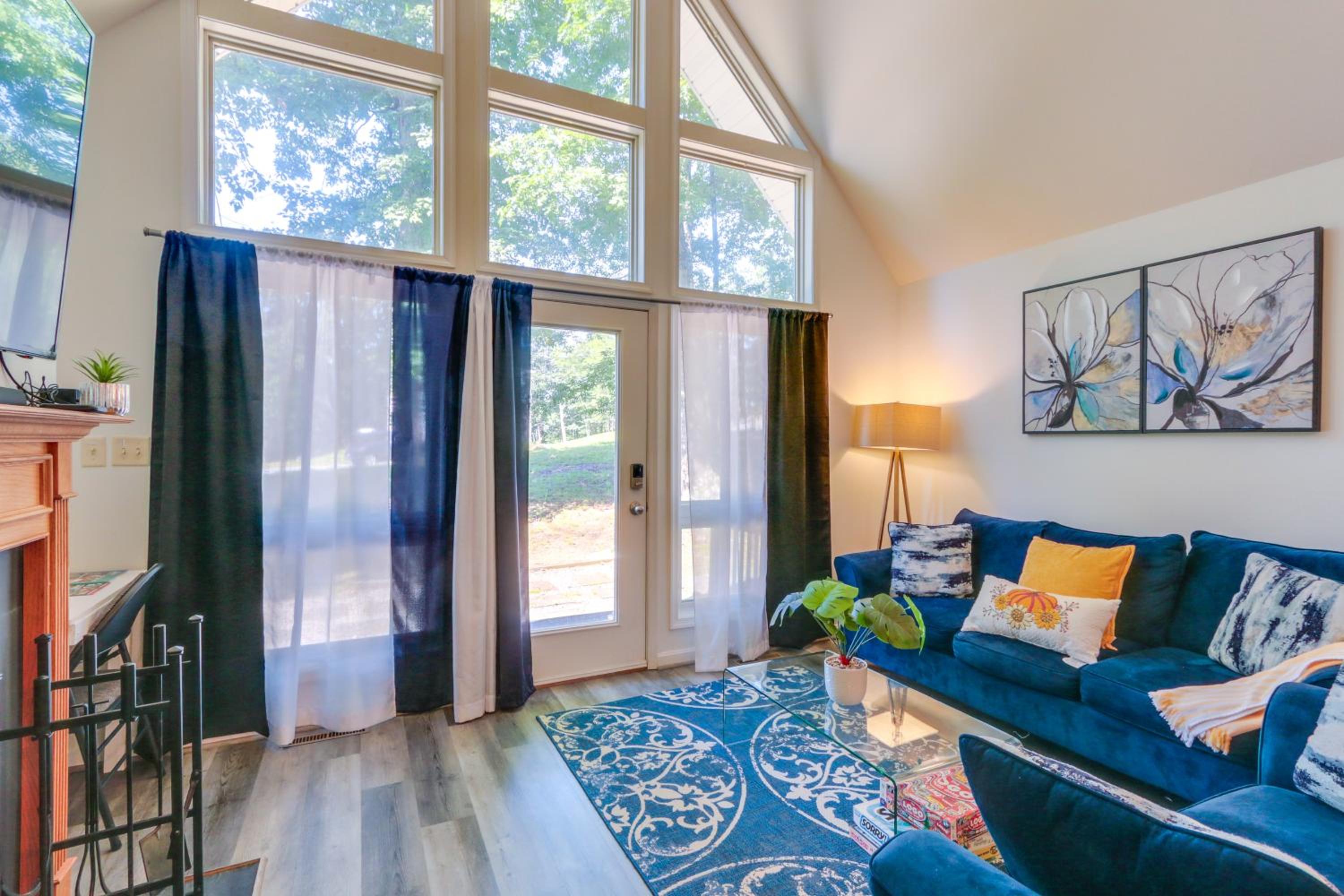 Golf and Hike Home with Resort Perks in Hedgesville