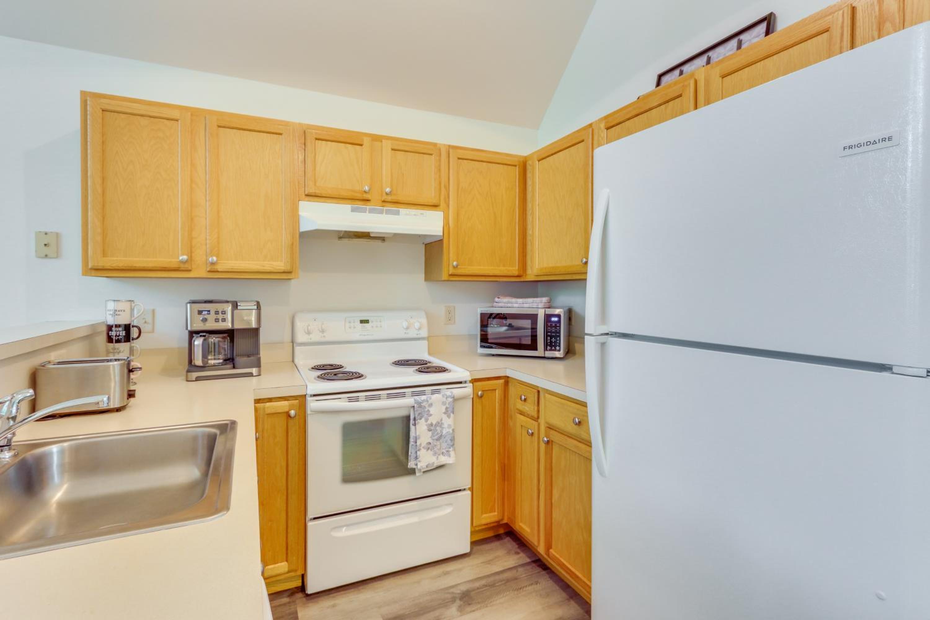 Golf and Hike Home with Resort Perks in Hedgesville