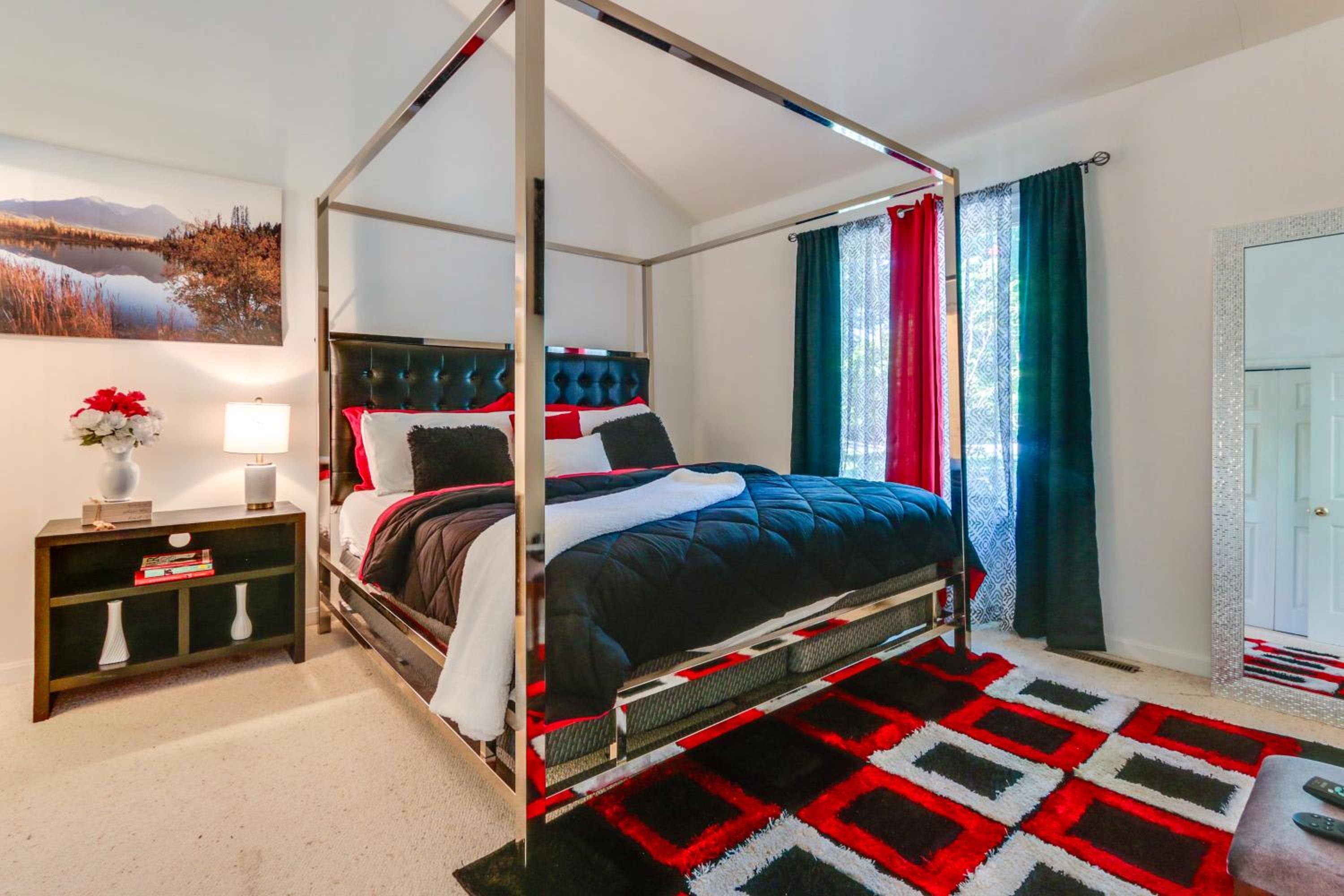 Golf and Hike Home with Resort Perks in Hedgesville
