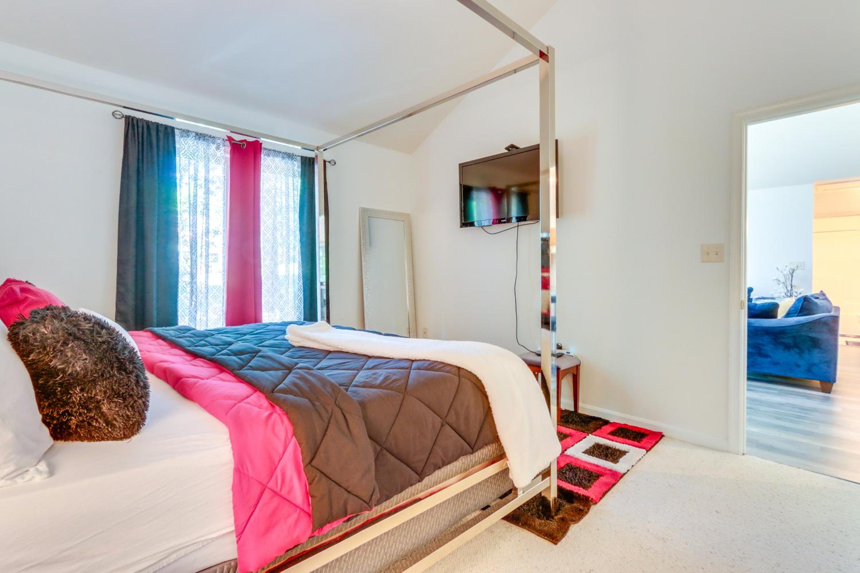 Golf and Hike Home with Resort Perks in Hedgesville