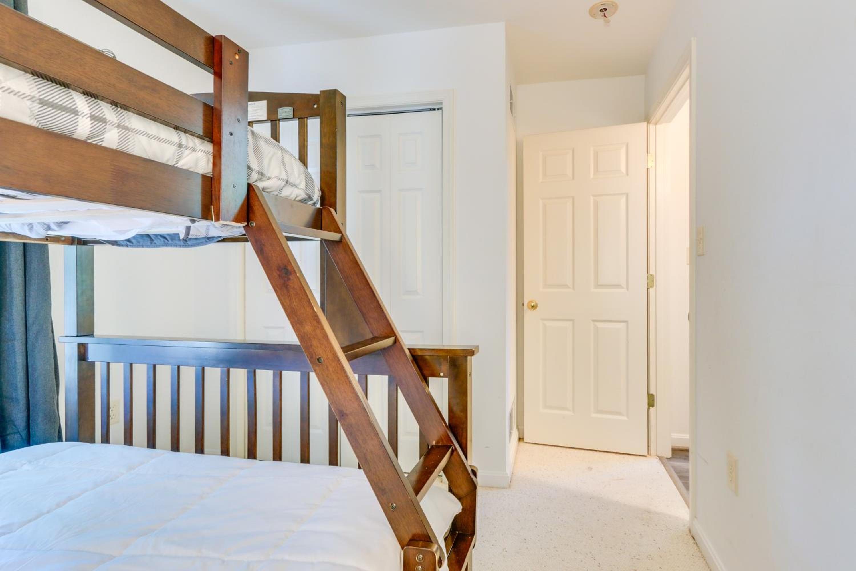 Golf and Hike Home with Resort Perks in Hedgesville