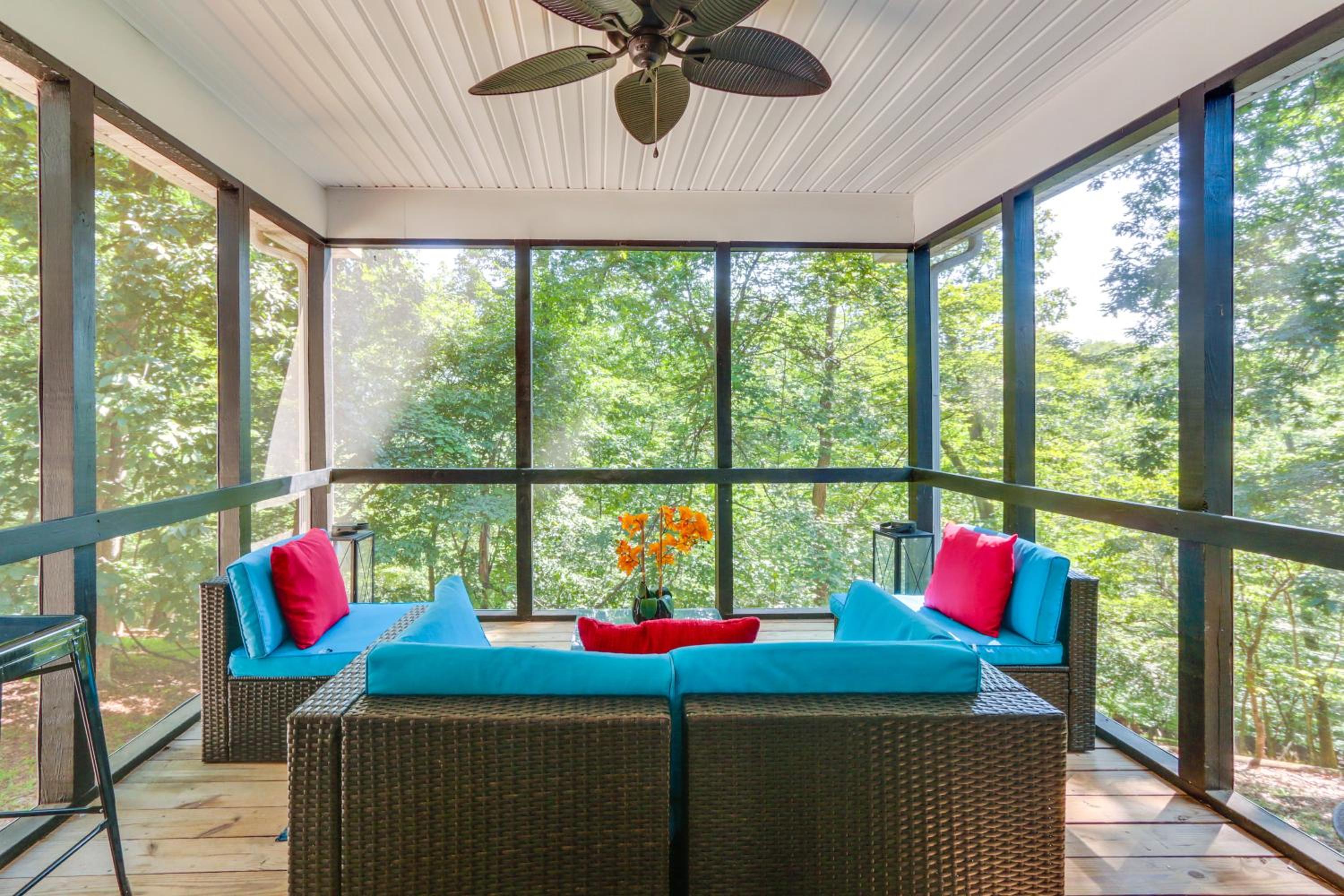 Golf and Hike Home with Resort Perks in Hedgesville