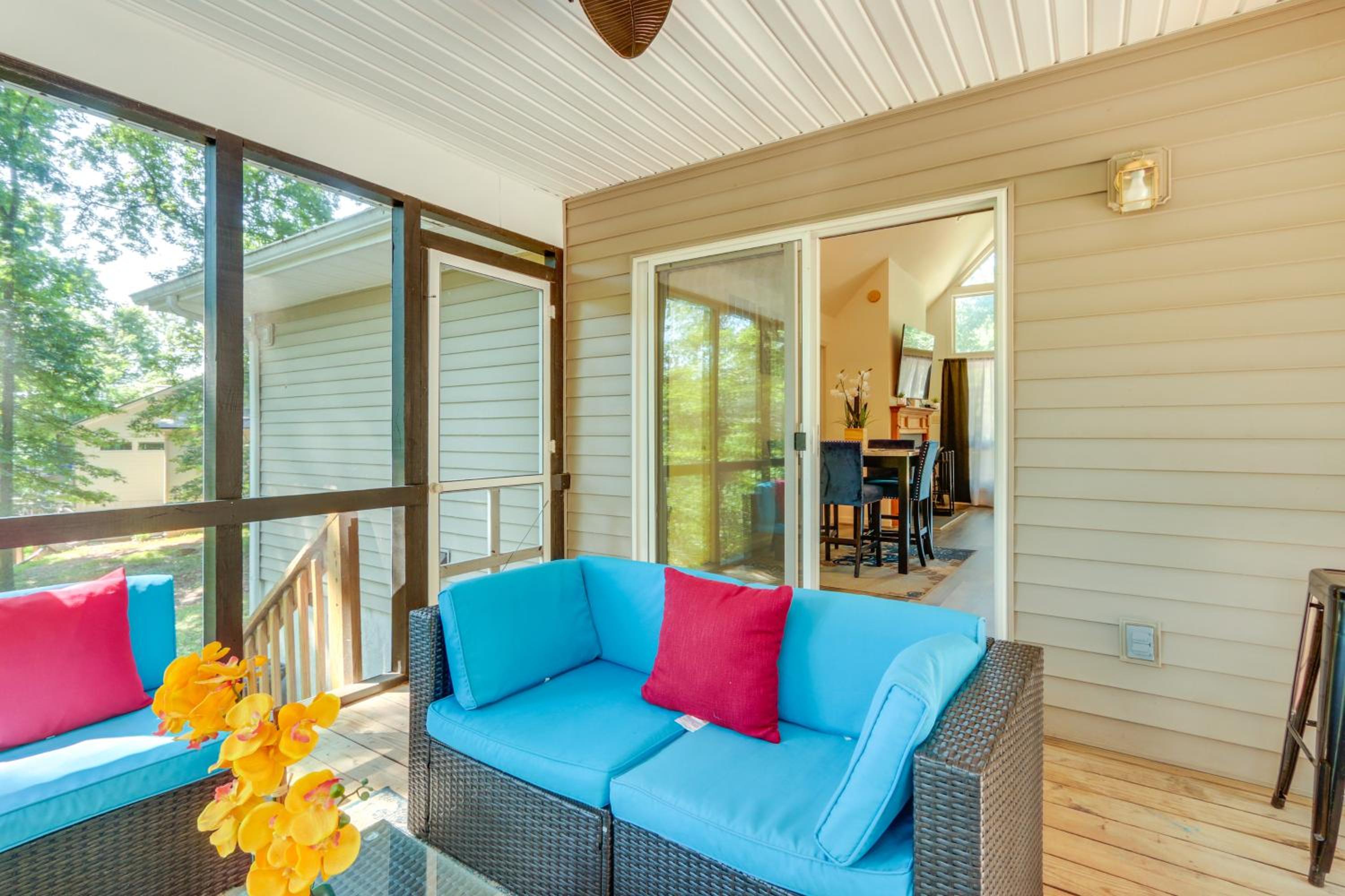 Golf and Hike Home with Resort Perks in Hedgesville