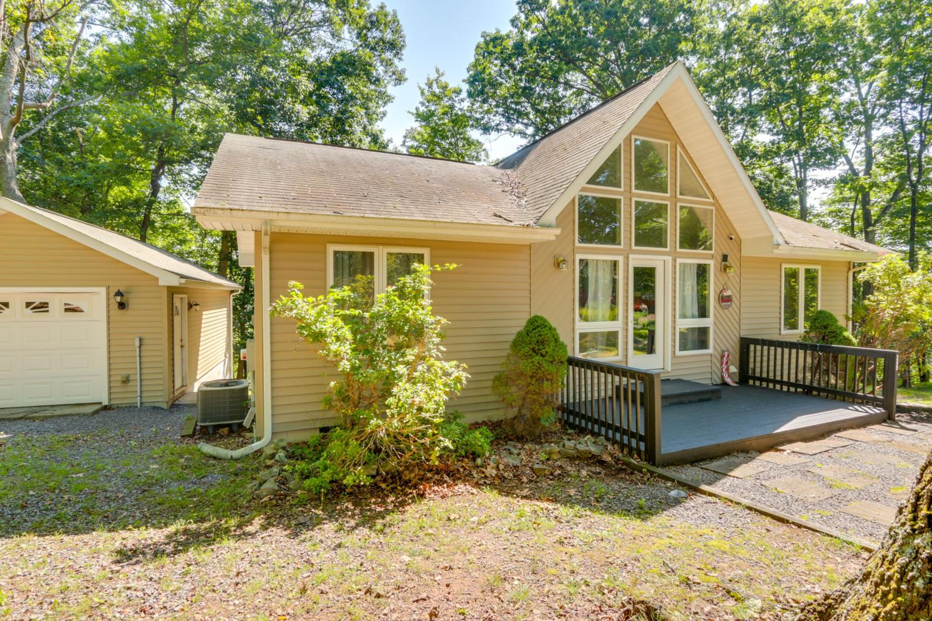 Golf and Hike Home with Resort Perks in Hedgesville