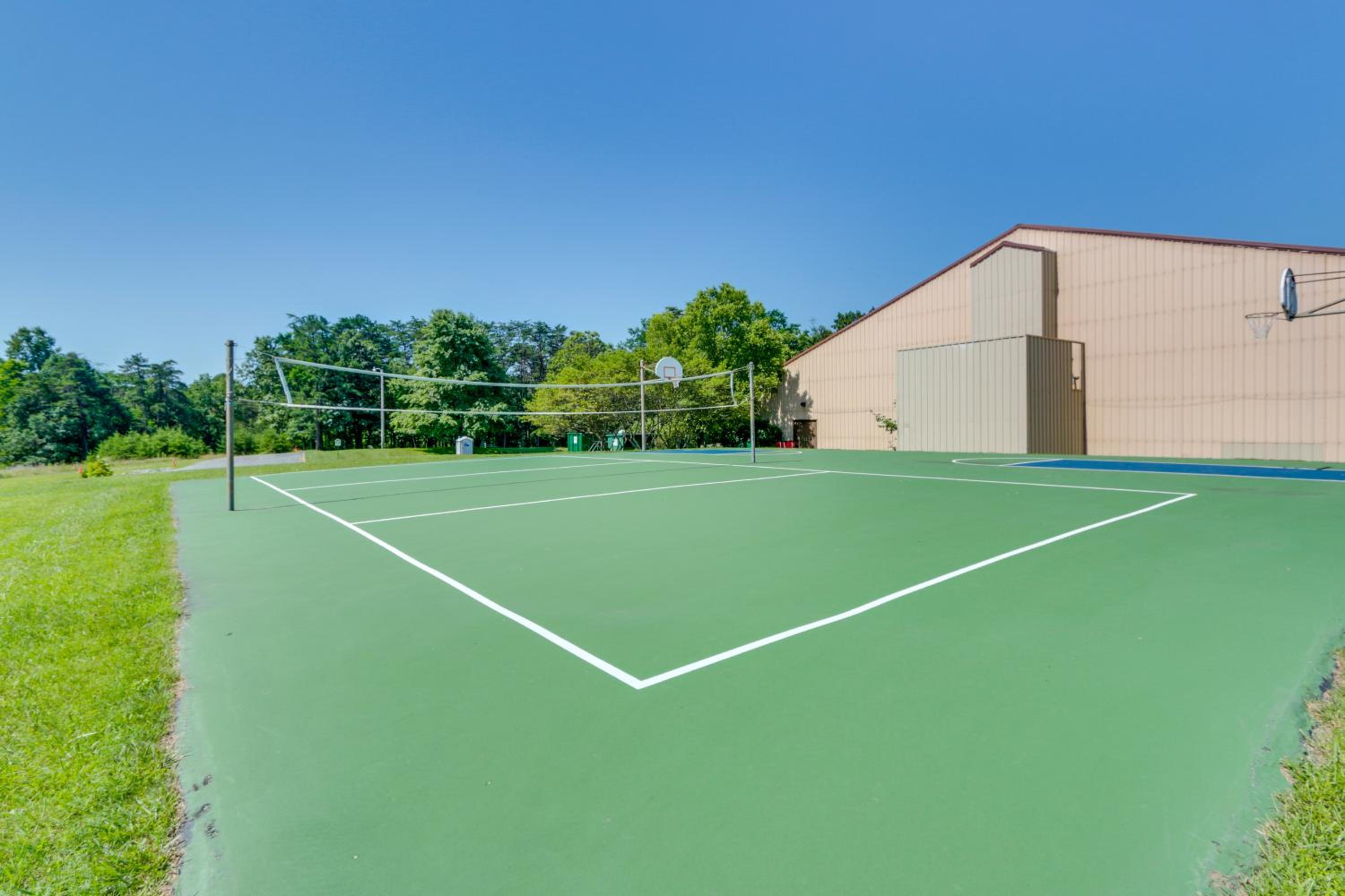 Golf and Hike Home with Resort Perks in Hedgesville