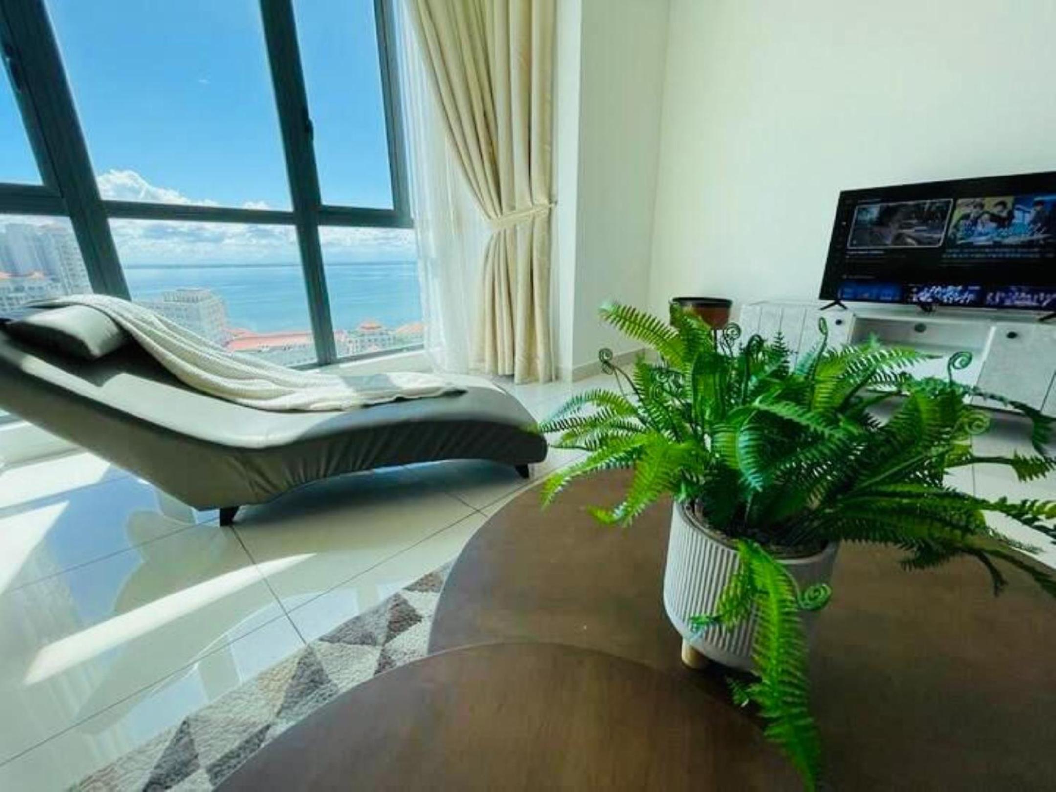 High Floor Seaview 2BR suites with Pool Sauna & Bathtub Near Gurney George Town Jazz Suites 253A