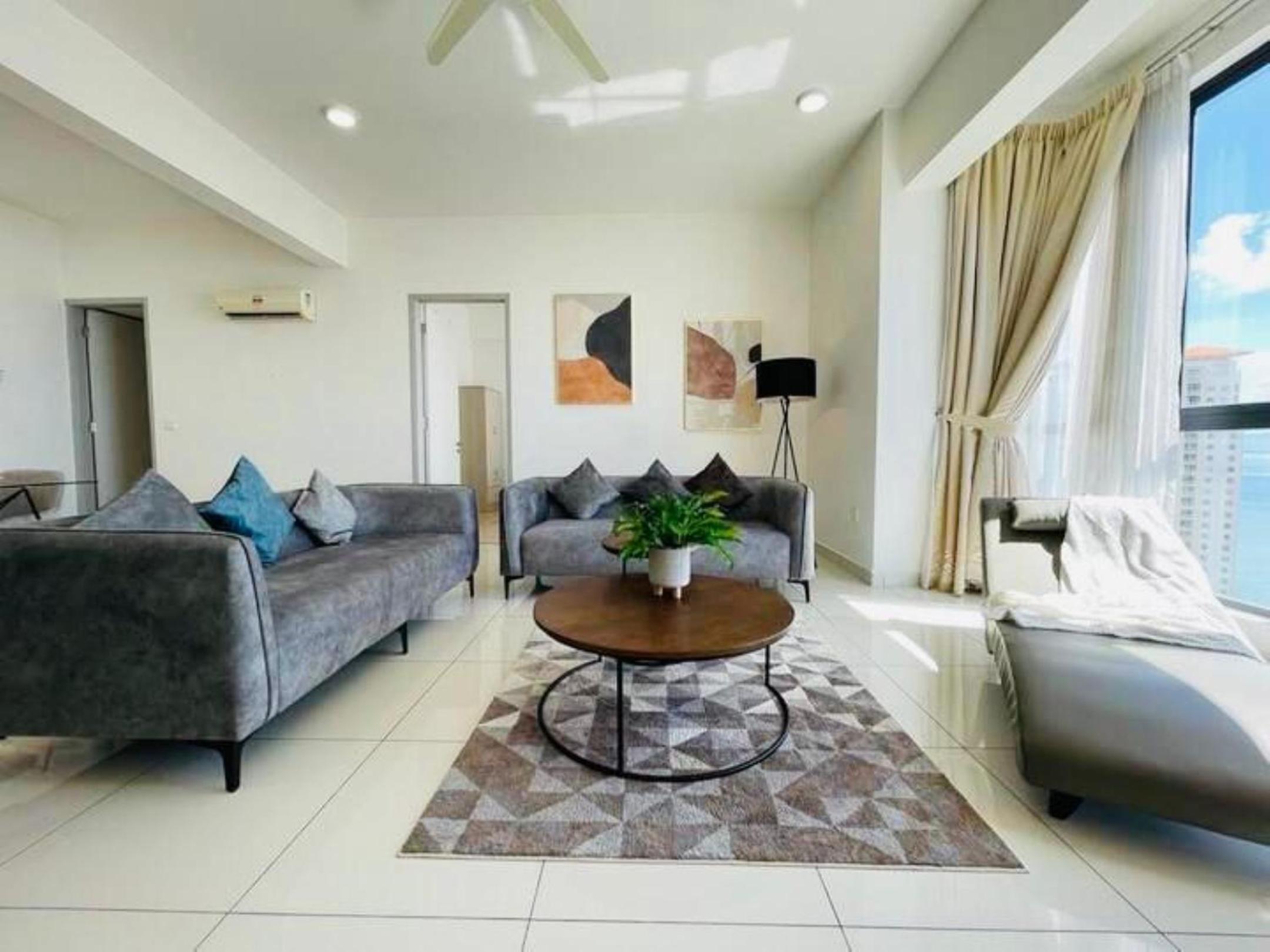 High Floor Seaview 2BR suites with Pool Sauna & Bathtub Near Gurney George Town Jazz Suites 253A