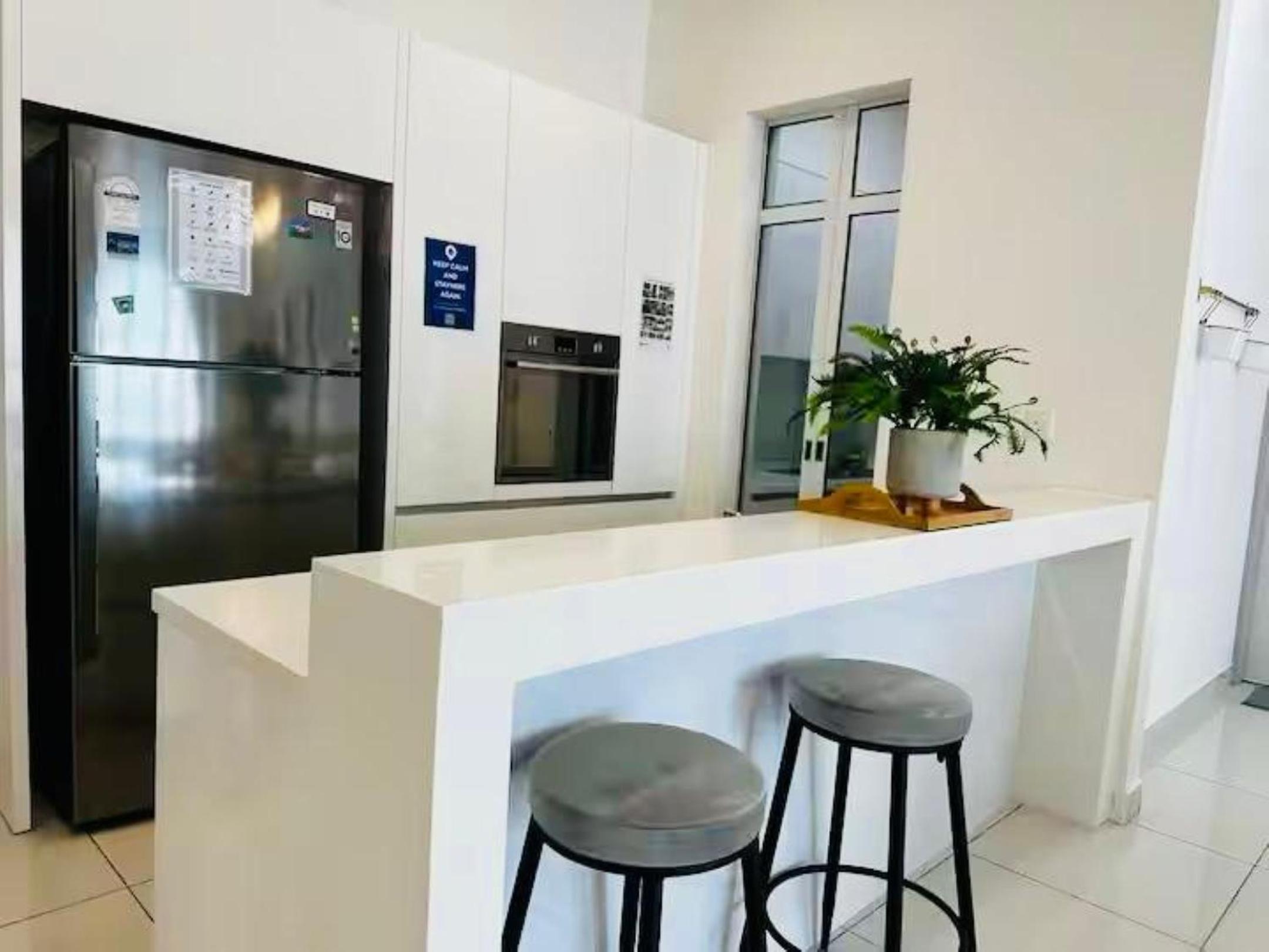 High Floor Seaview 2BR suites with Pool Sauna & Bathtub Near Gurney George Town Jazz Suites 253A