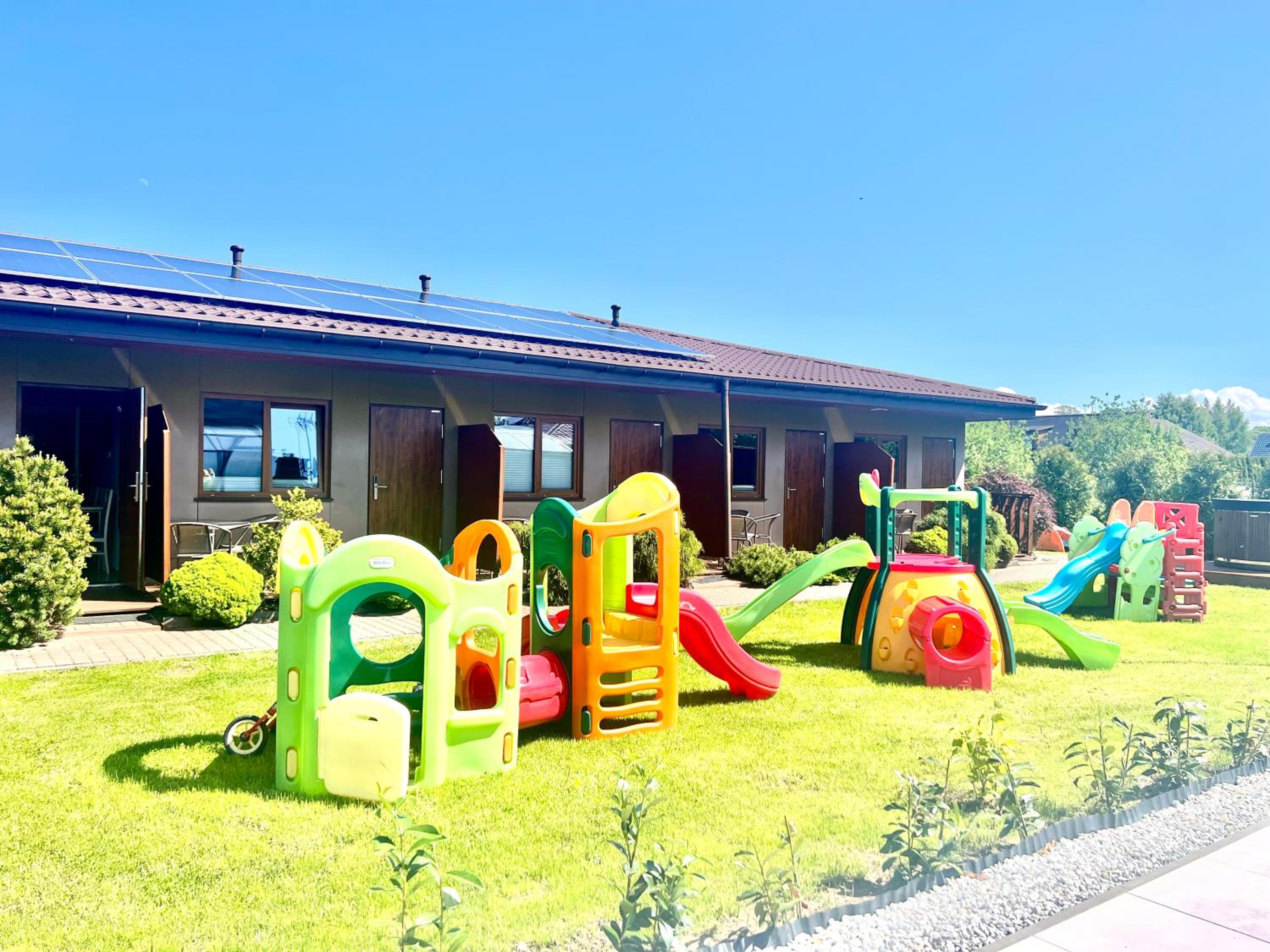 Rajska Mierzeja , SAUNA , JAKUZZI ,BASEN Z PODGRZEWANĄ WODĄ , KLIMATYZACJA-OGRZEWANIE , PLAC ZABAW , ROWERY , TARAS