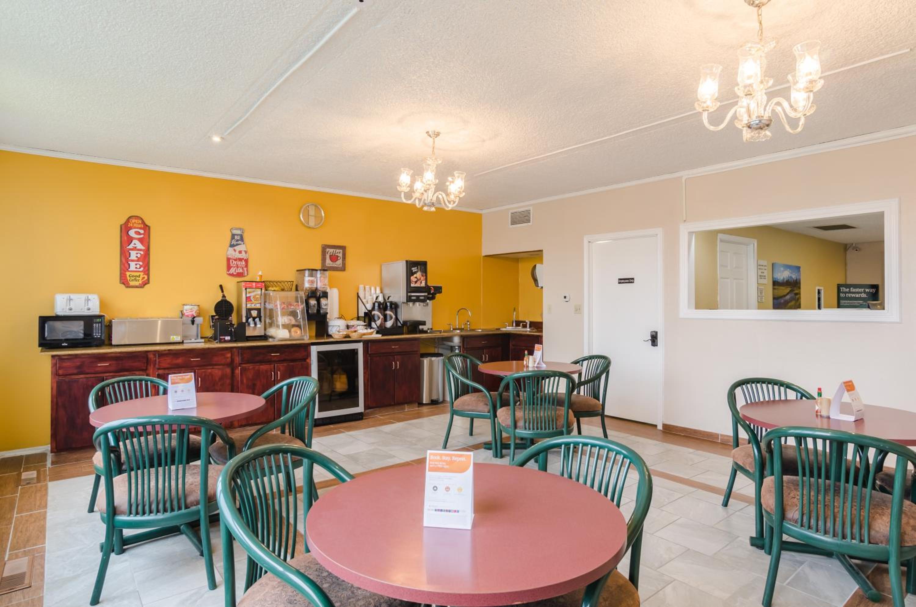 Gillette Vacations - Alamo Inn  Suites - Property Image 5