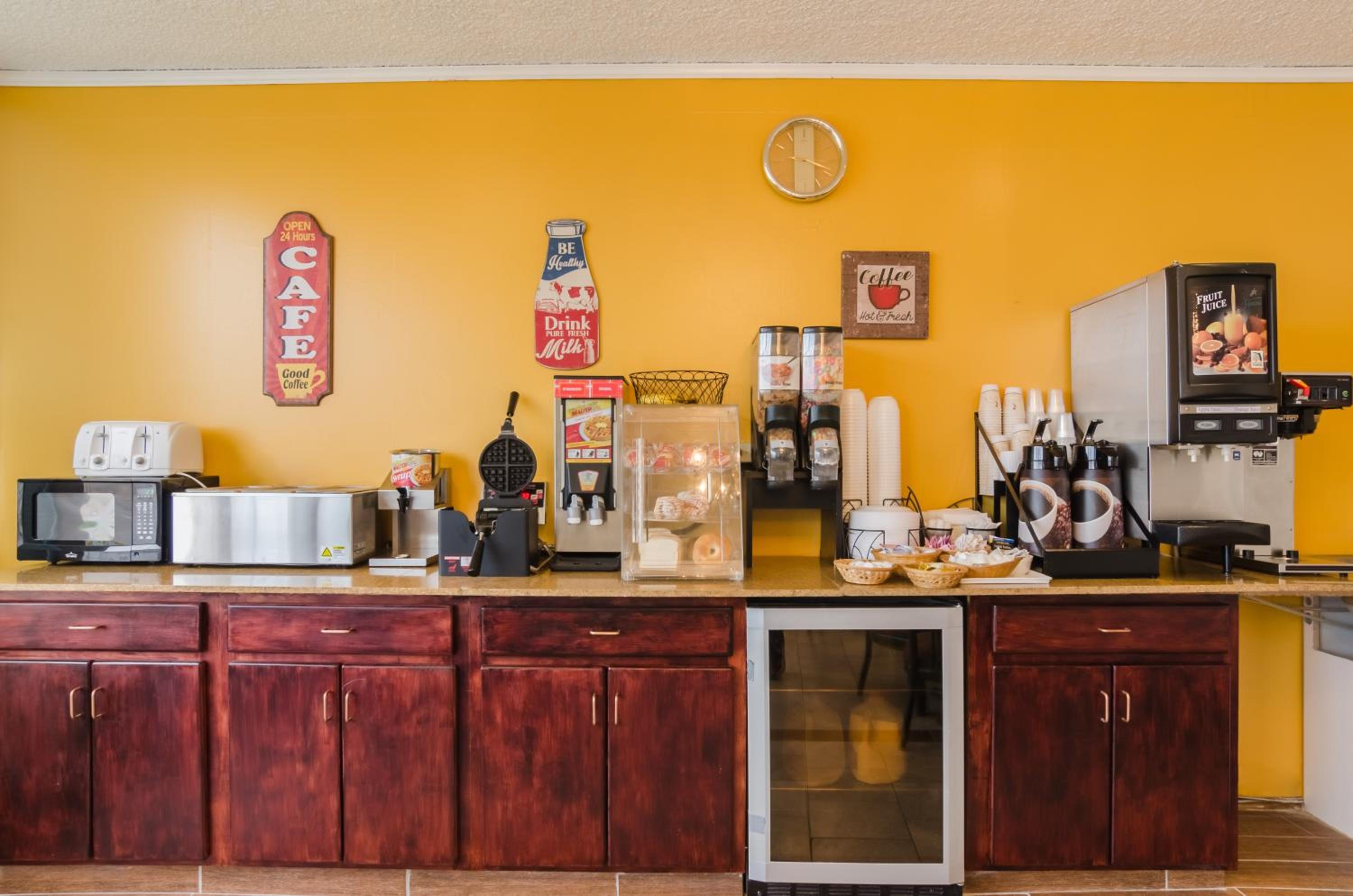 Gillette Vacations - Alamo Inn  Suites - Property Image 4