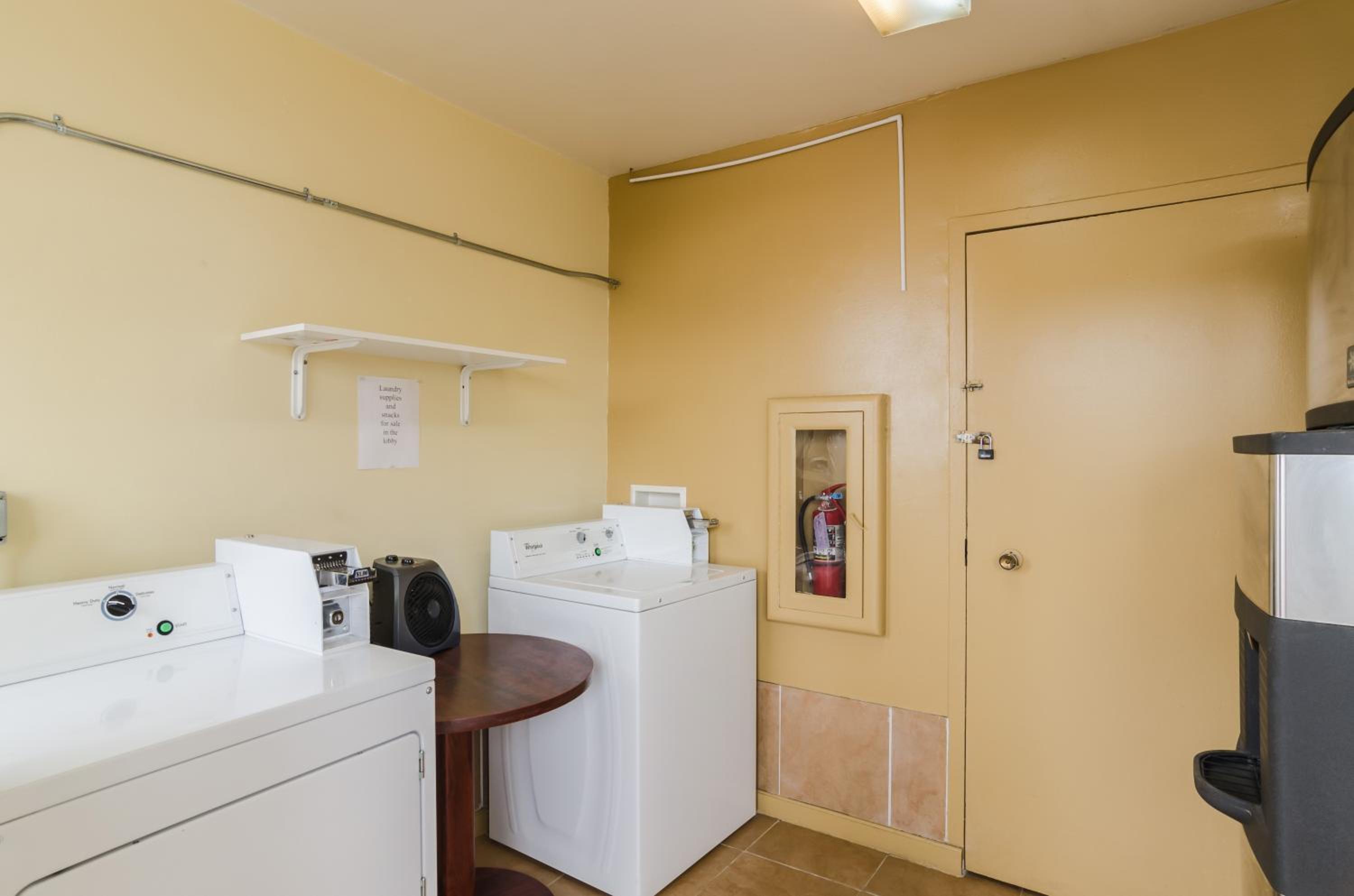Gillette Vacations - Alamo Inn  Suites - Property Image 2