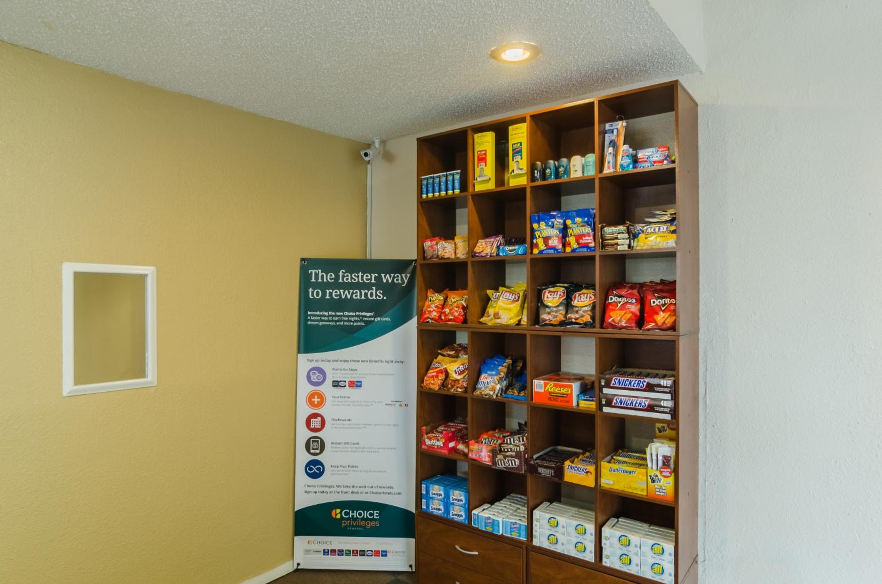 Gillette Vacations - Alamo Inn  Suites - Property Image 4