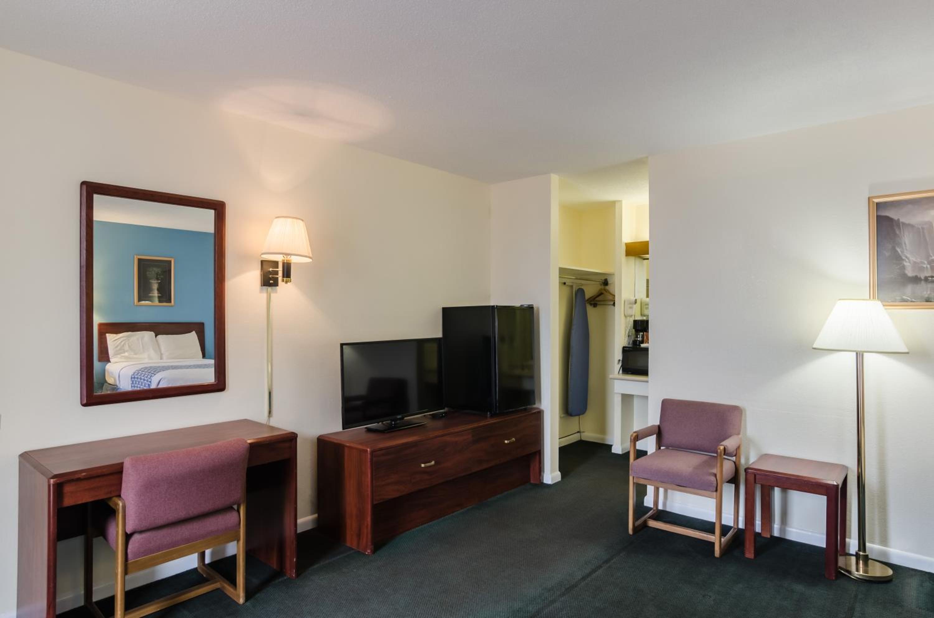 Gillette Vacations - Alamo Inn  Suites - Property Image 6