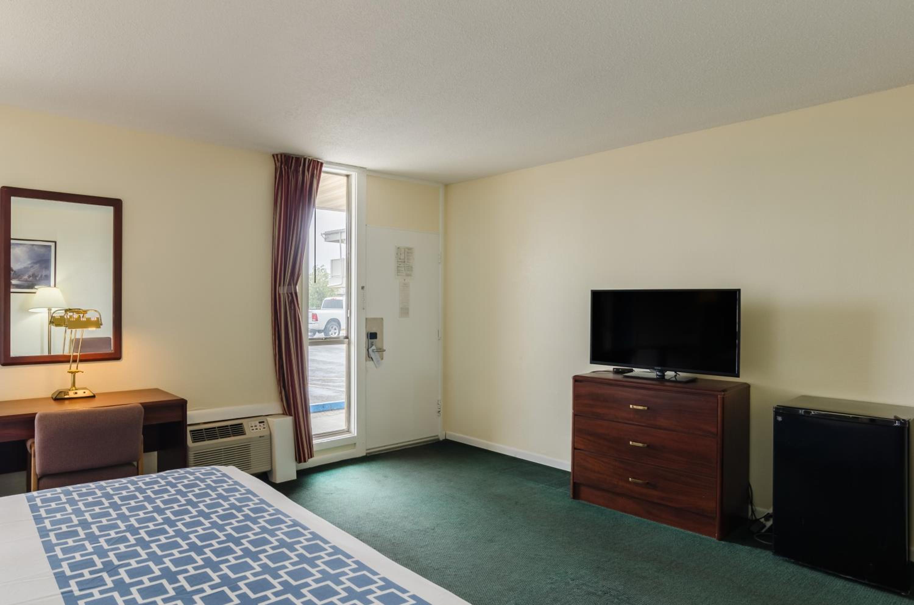 Gillette Vacations - Alamo Inn  Suites - Property Image 10