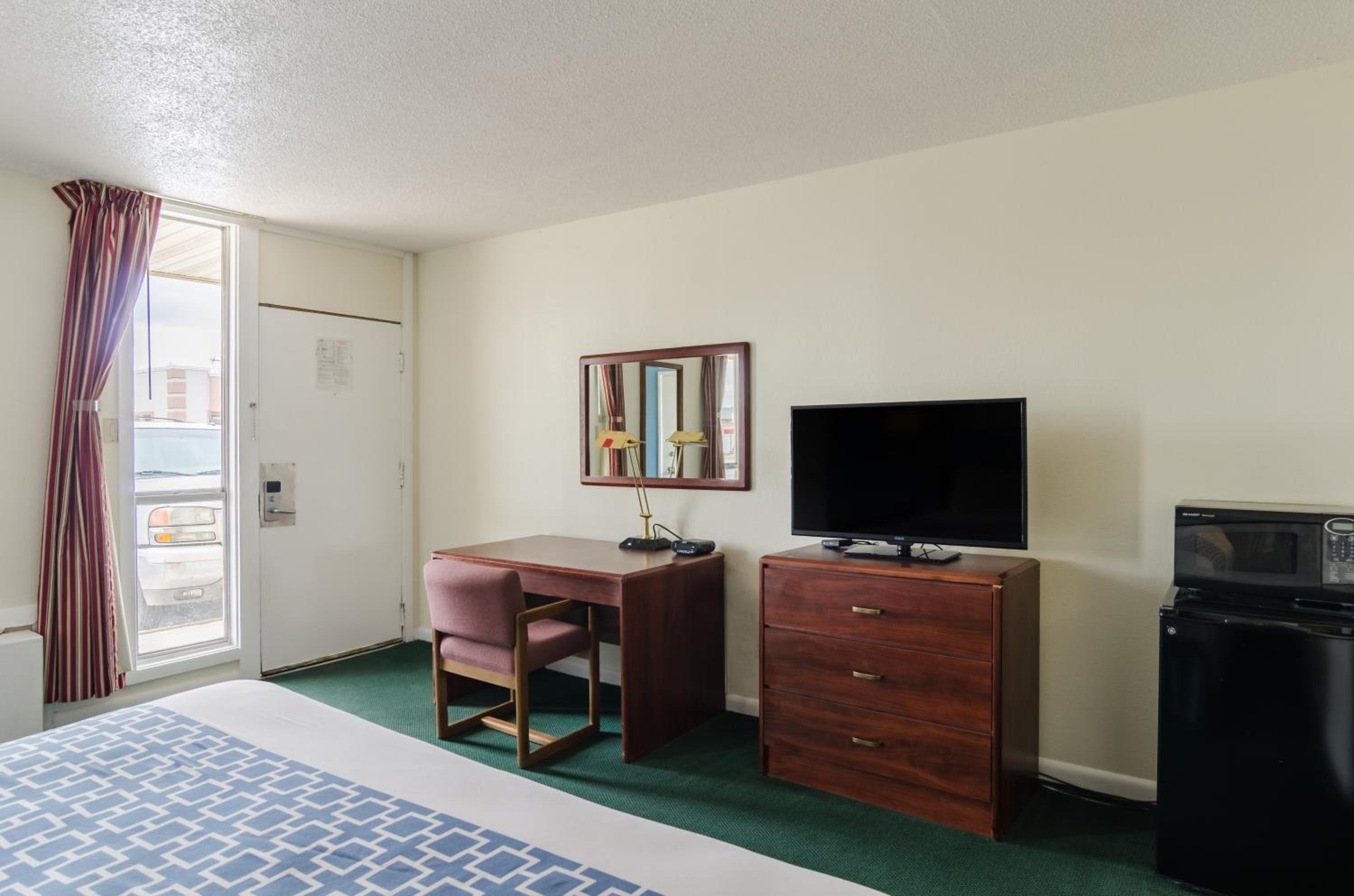 Gillette Vacations - Alamo Inn  Suites - Property Image 12
