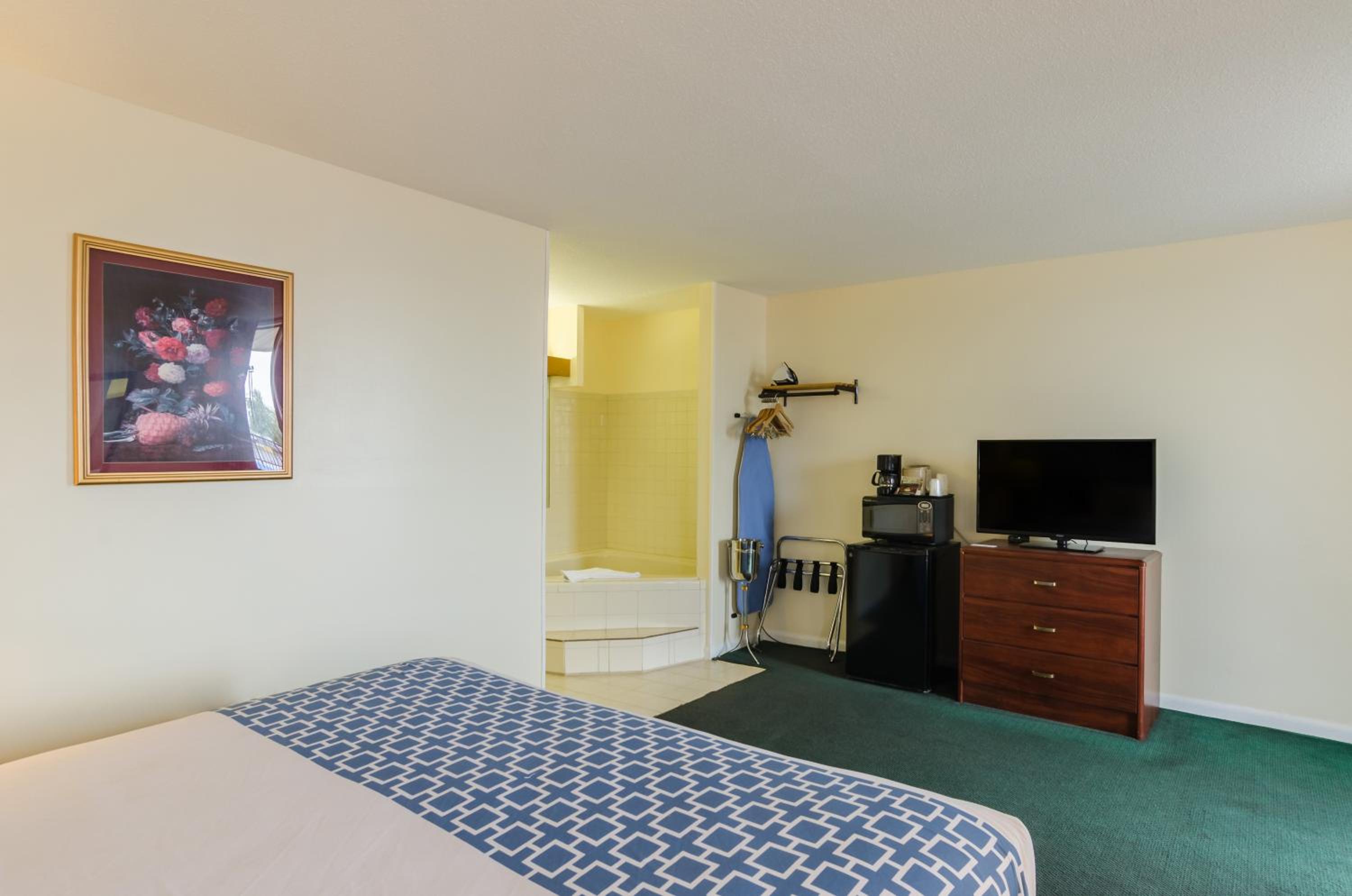 Alamo Inn & Suites